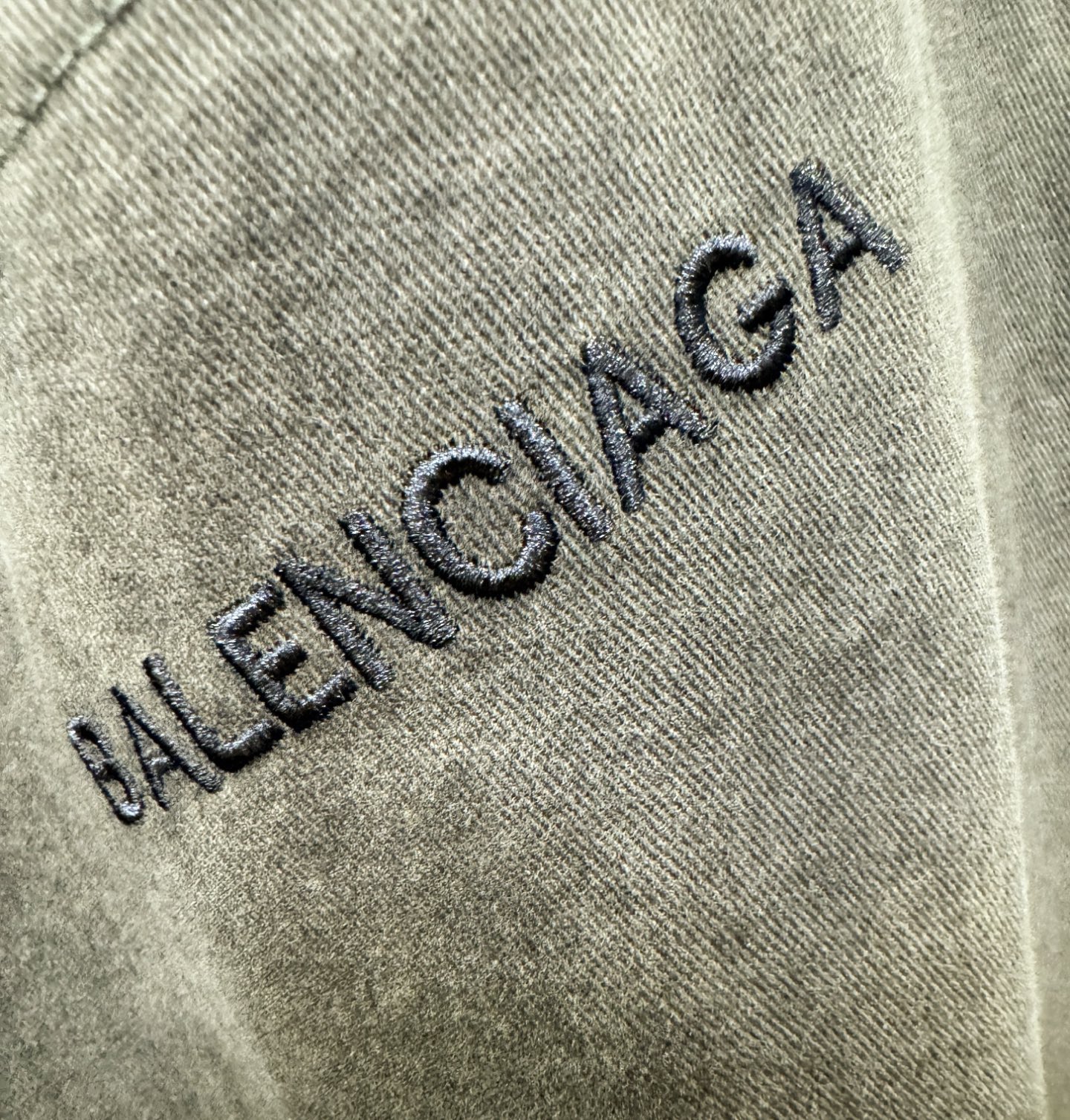 Balenciaga巴黎世家 休闲裤，精选面料，柔软舒适有质感，原版五金配件，非常炫酷，细节处理精致，上身效果超级无敌赞