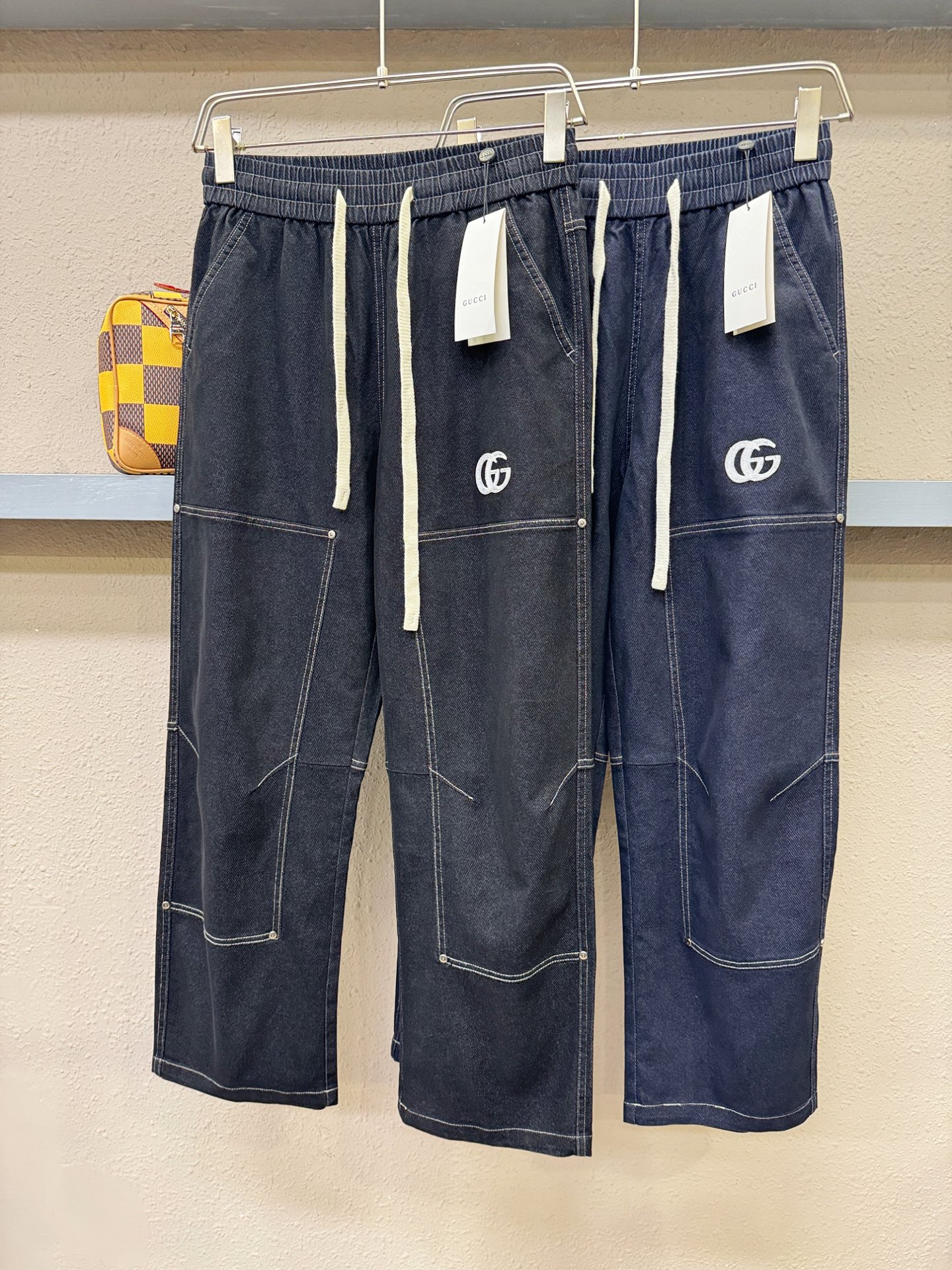 Gucci古奇 休闲裤，精选面料，柔软舒适有质感，原版五金配件，非常炫酷，细节处理精致，上身效果超级无敌赞，潮流百搭。尚