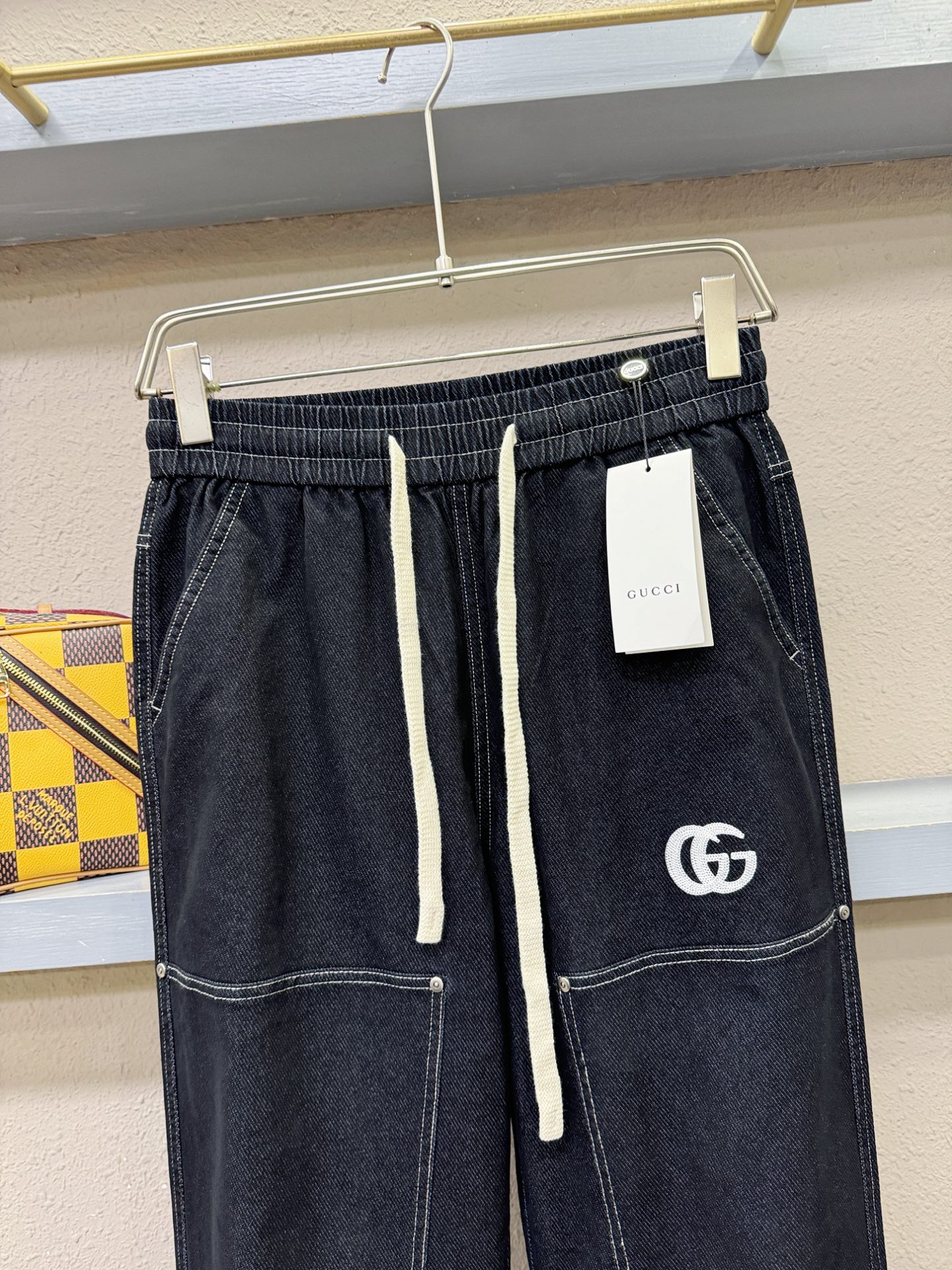 Gucci古奇 休闲裤，精选面料，柔软舒适有质感，原版五金配件，非常炫酷，细节处理精致，上身效果超级无敌赞，潮流百搭。尚