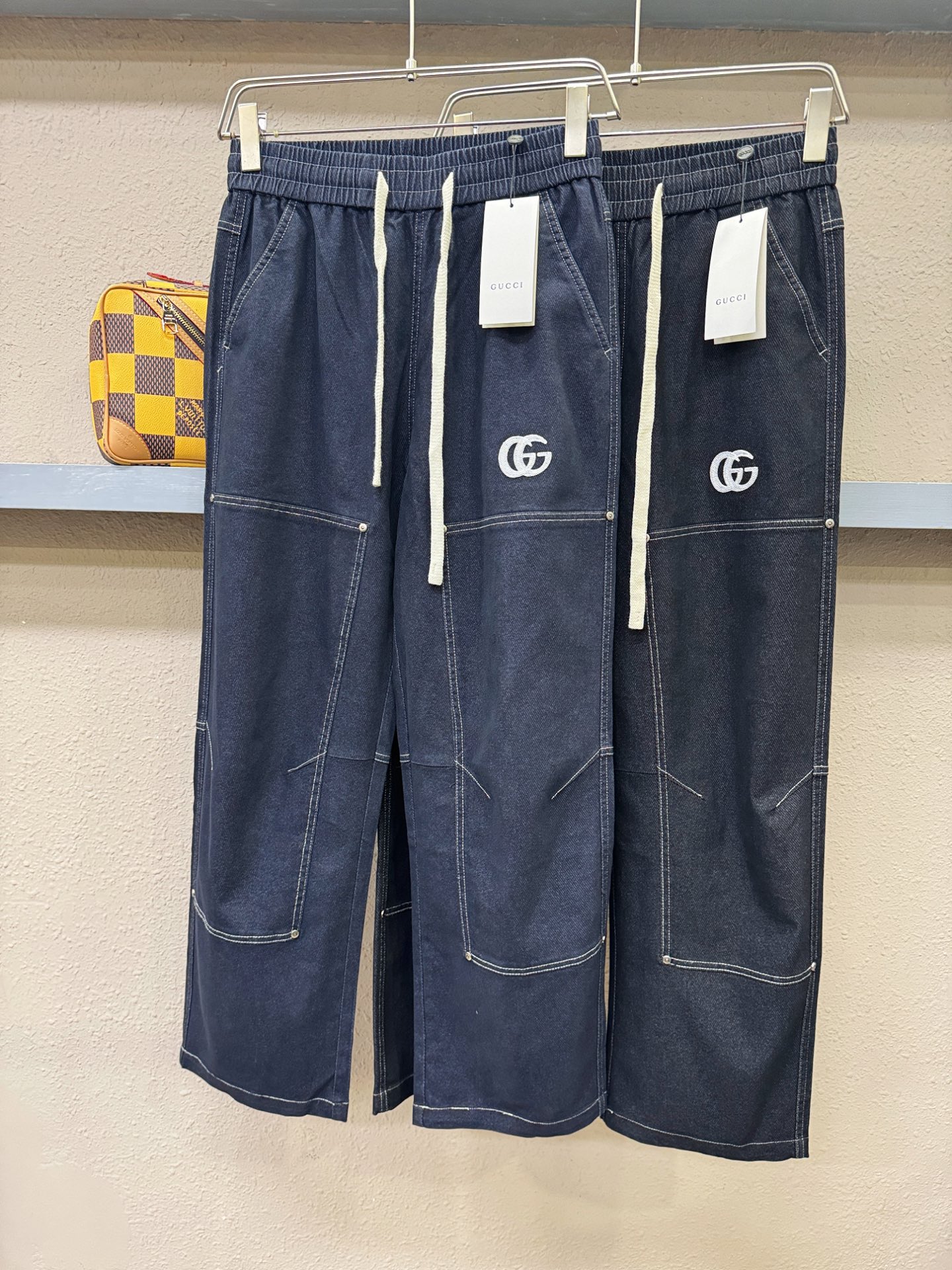 Gucci古奇 休闲裤，精选面料，柔软舒适有质感，原版五金配件，非常炫酷，细节处理精致，上身效果超级无敌赞，潮流百搭。尚