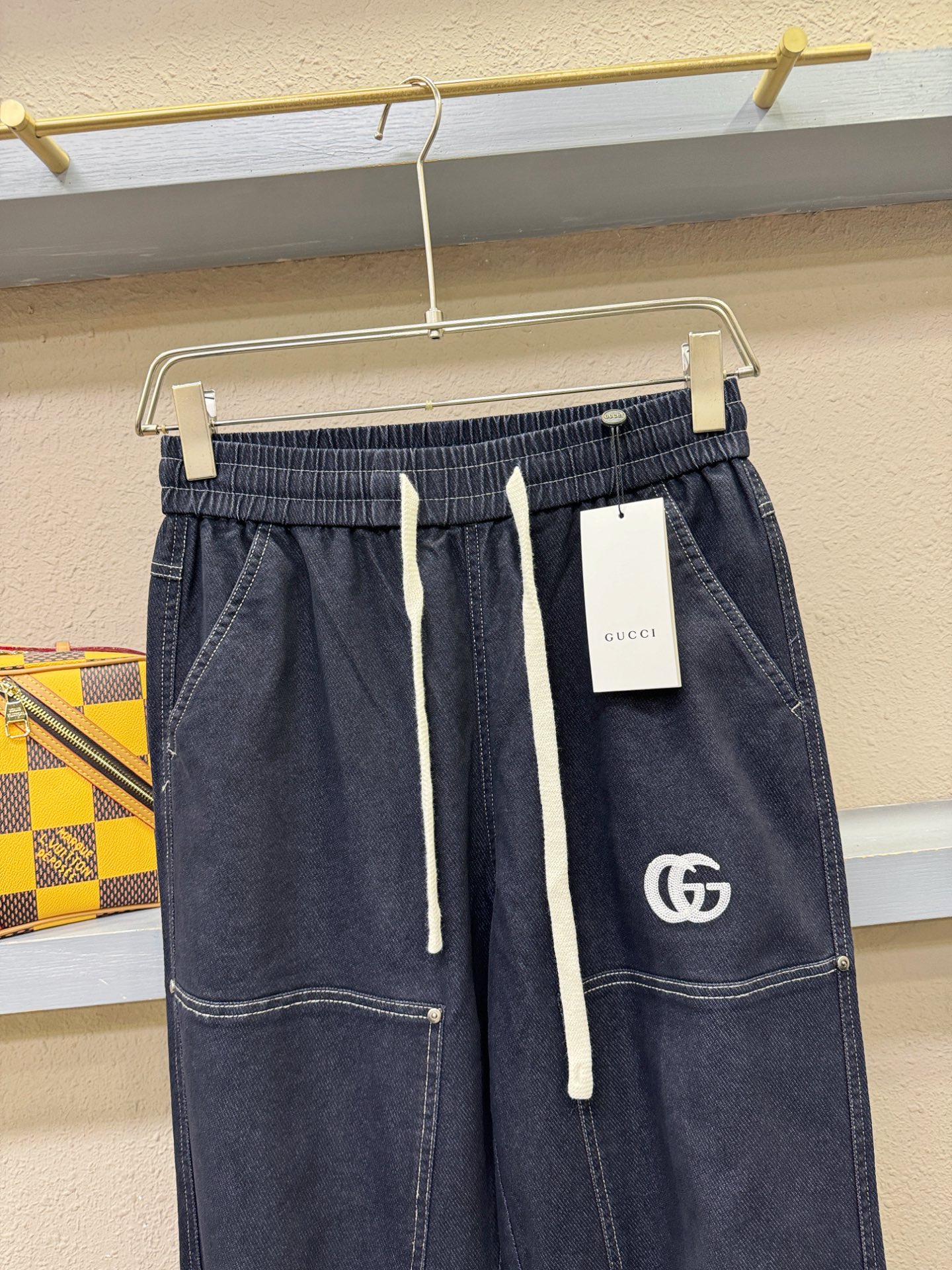 Gucci古奇 休闲裤，精选面料，柔软舒适有质感，原版五金配件，非常炫酷，细节处理精致，上身效果超级无敌赞，潮流百搭。尚