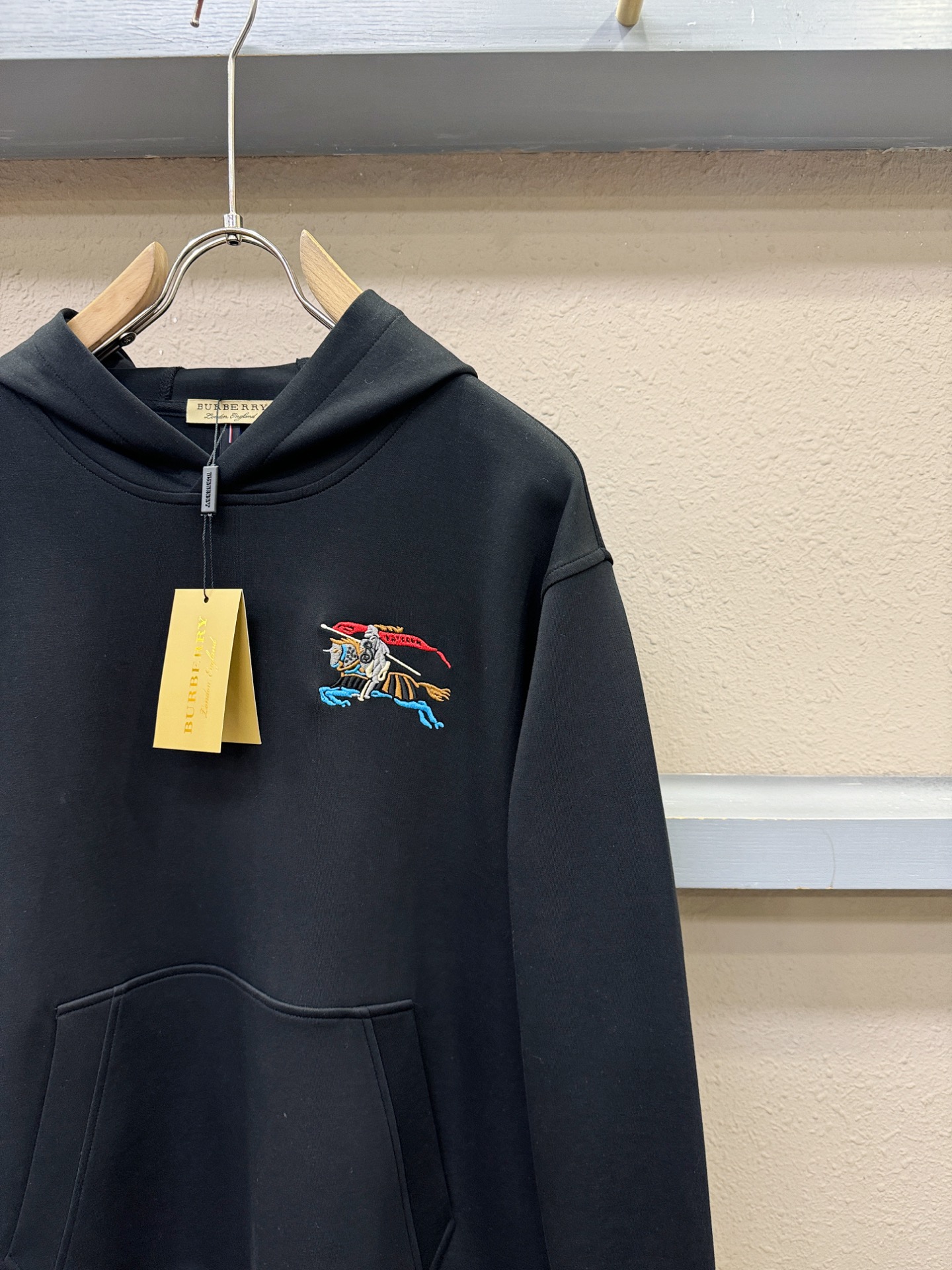 BURBERRY巴宝莉 秋冬新品 长袖卫衣，重工刺绣，经典Logo设计，百搭款 官网同步发售 定制面料，柔软细腻，亲肤感