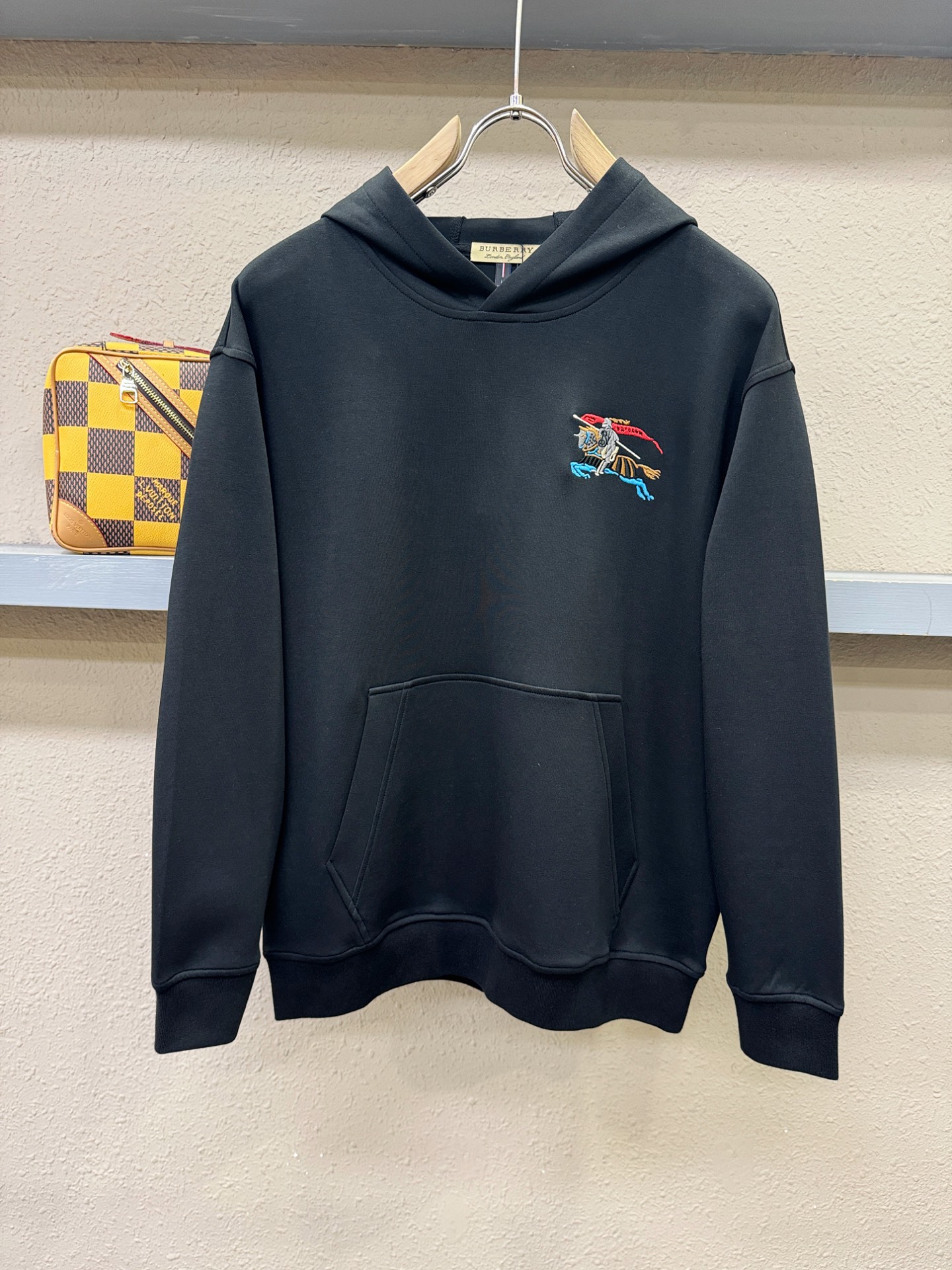 BURBERRY巴宝莉 秋冬新品 长袖卫衣，重工刺绣，经典Logo设计，百搭款 官网同步发售 定制面料，柔软细腻，亲肤感
