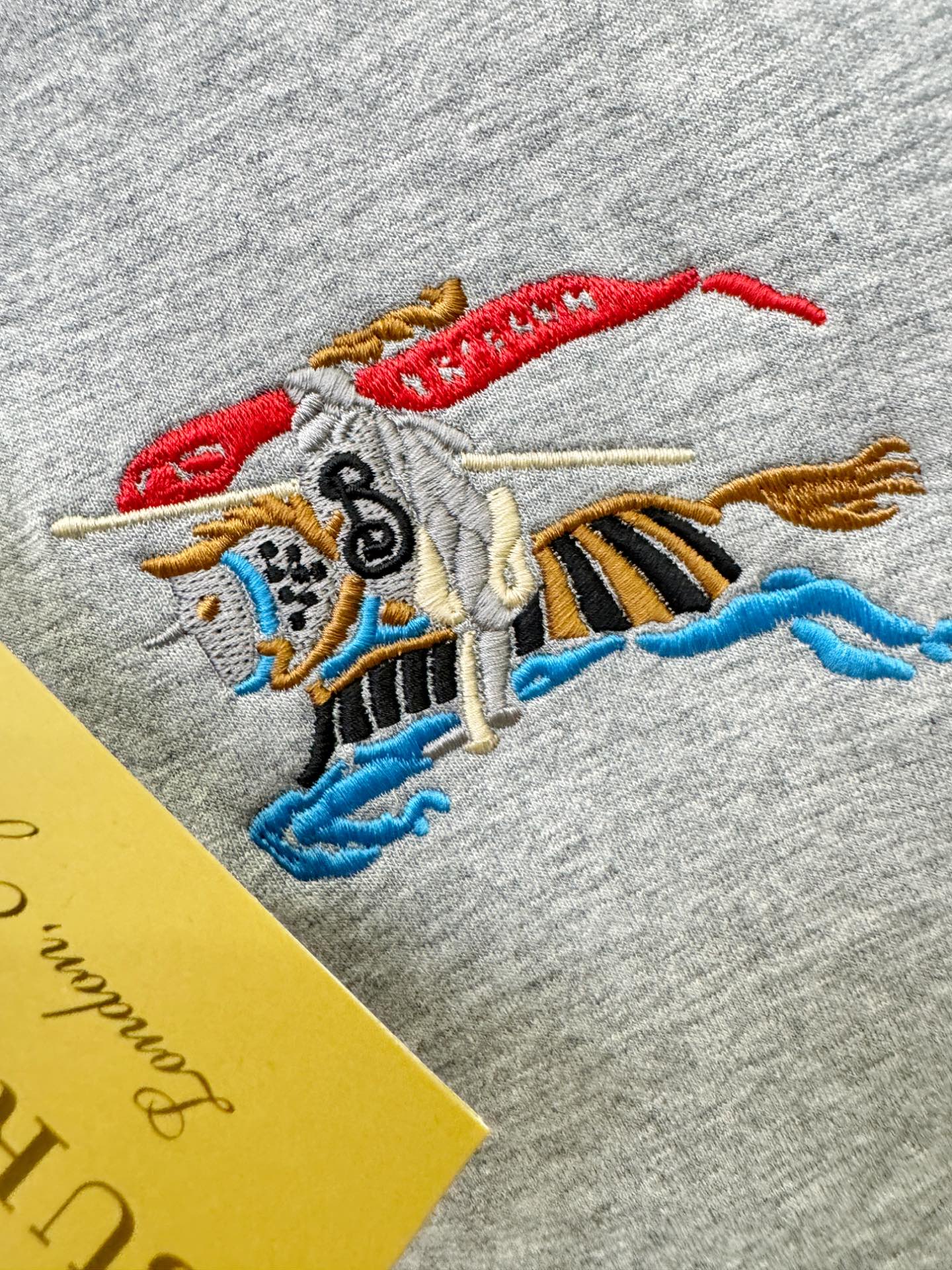 BURBERRY巴宝莉 秋冬新品 长袖卫衣，重工刺绣，经典Logo设计，百搭款 官网同步发售 定制面料，柔软细腻，亲肤感