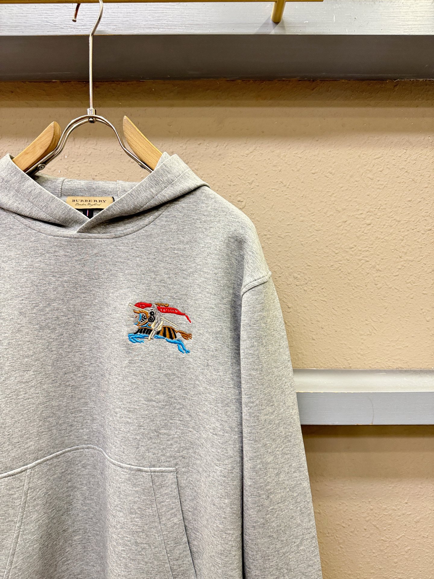 BURBERRY巴宝莉 秋冬新品 长袖卫衣，重工刺绣，经典Logo设计，百搭款 官网同步发售 定制面料，柔软细腻，亲肤感