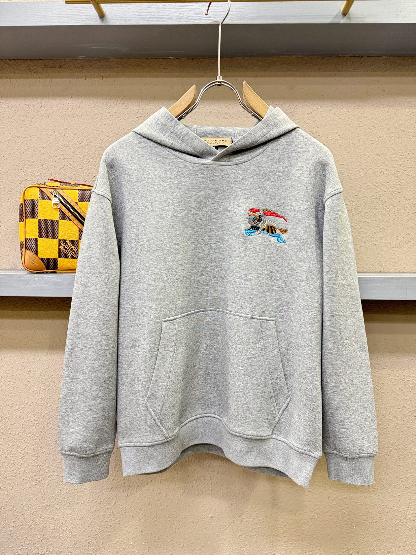 BURBERRY巴宝莉 秋冬新品 长袖卫衣，重工刺绣，经典Logo设计，百搭款 官网同步发售 定制面料，柔软细腻，亲肤感