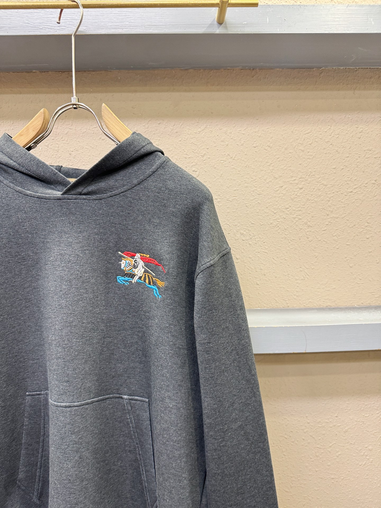 BURBERRY巴宝莉 秋冬新品 长袖卫衣，重工刺绣，经典Logo设计，百搭款 官网同步发售 定制面料，柔软细腻，亲肤感