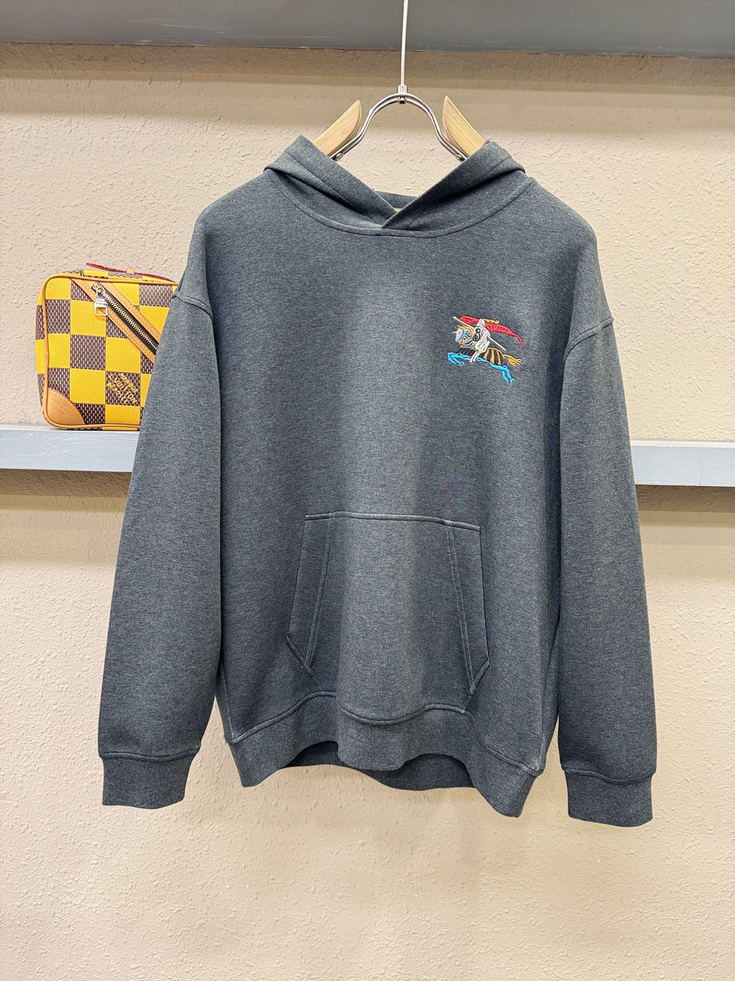 BURBERRY巴宝莉 秋冬新品 长袖卫衣，重工刺绣，经典Logo设计，百搭款 官网同步发售 定制面料，柔软细腻，亲肤感