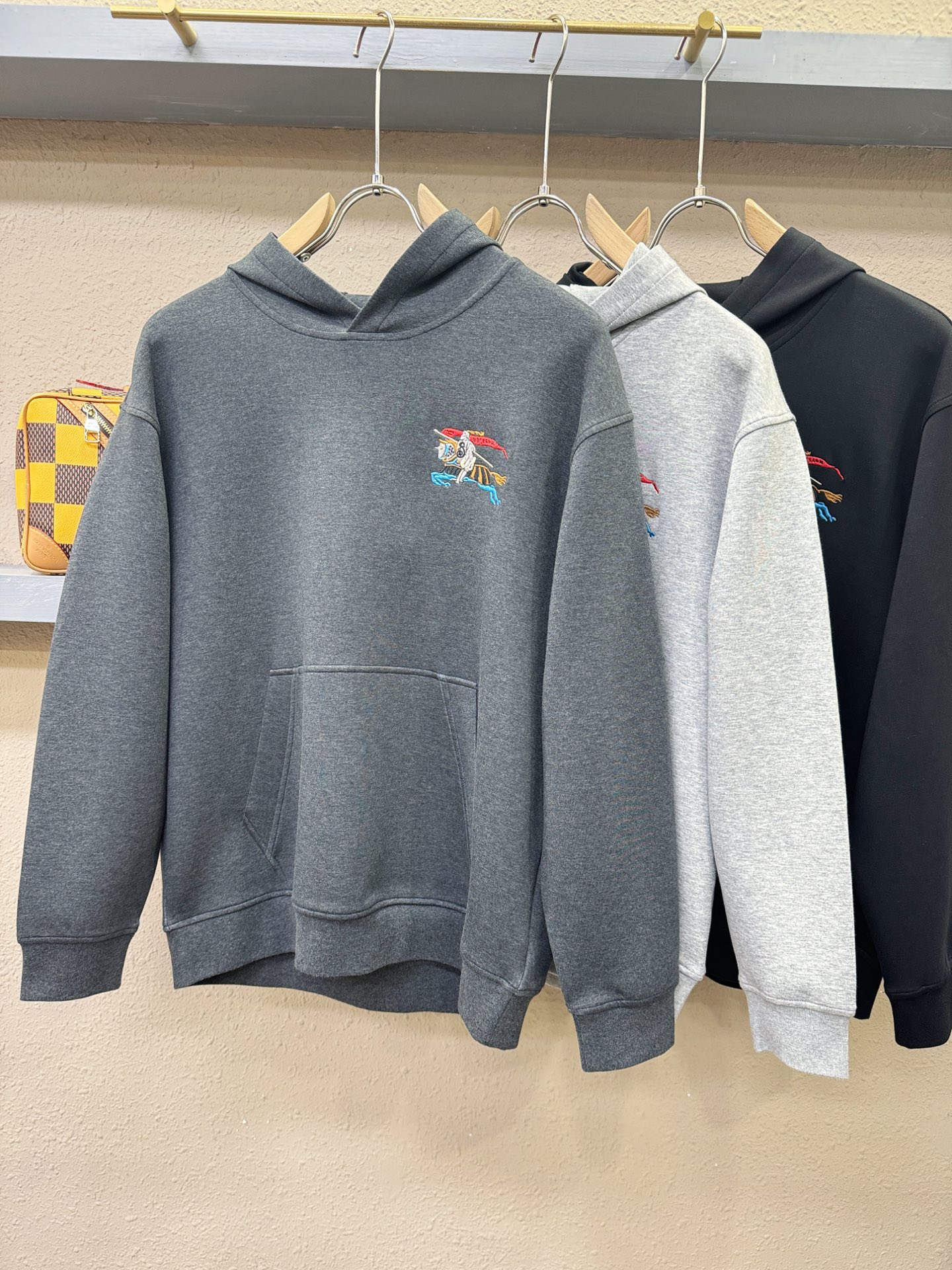 BURBERRY巴宝莉 秋冬新品 长袖卫衣，重工刺绣，经典Logo设计，百搭款 官网同步发售 定制面料，柔软细腻，亲肤感