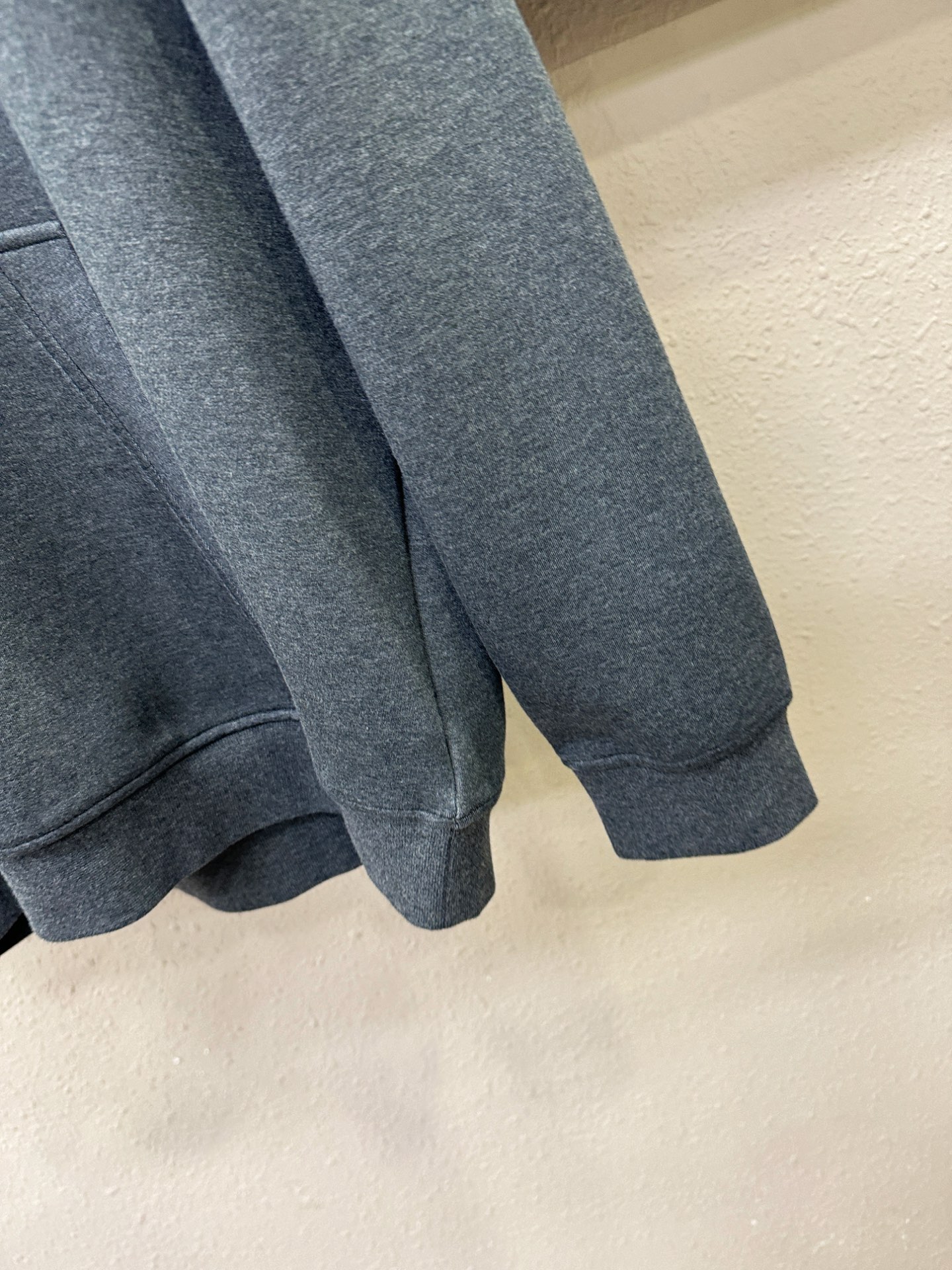 BURBERRY巴宝莉 秋冬新品 长袖卫衣，重工刺绣，经典Logo设计，百搭款 官网同步发售 定制面料，柔软细腻，亲肤感