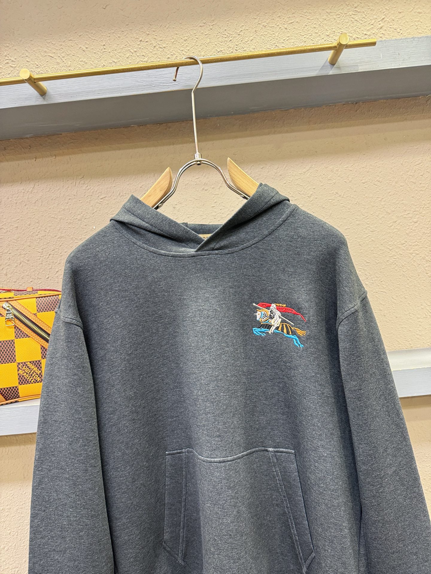 BURBERRY巴宝莉 秋冬新品 长袖卫衣，重工刺绣，经典Logo设计，百搭款 官网同步发售 定制面料，柔软细腻，亲肤感