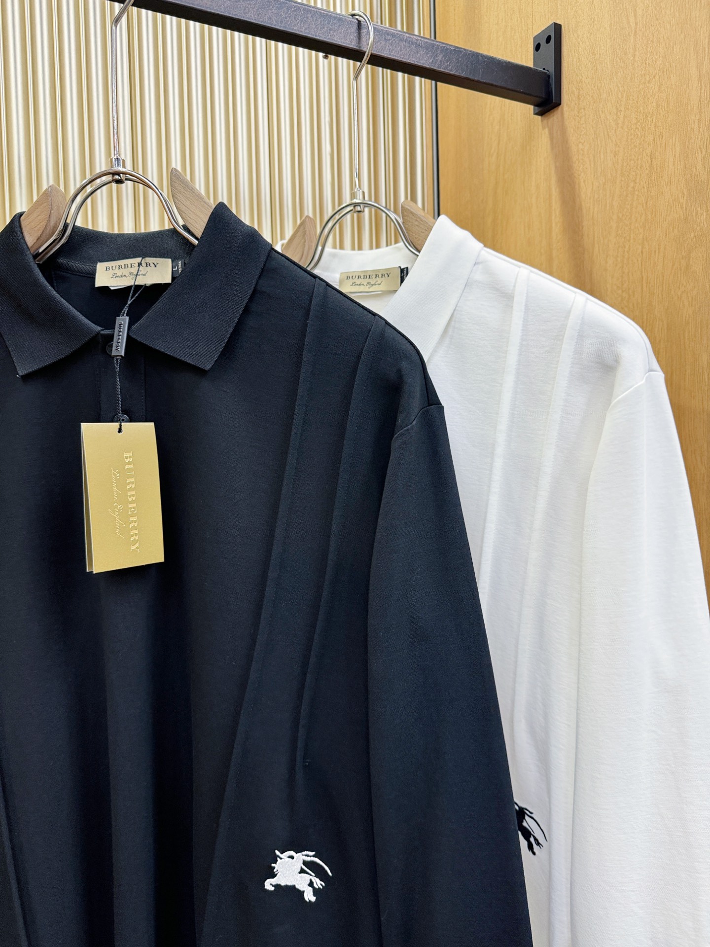 BURBERRY巴宝莉 2026秋季新品，官网同步 经典大气百搭Polo领长袖T恤，顶级原版面料，质感细腻 超柔软亲肤触