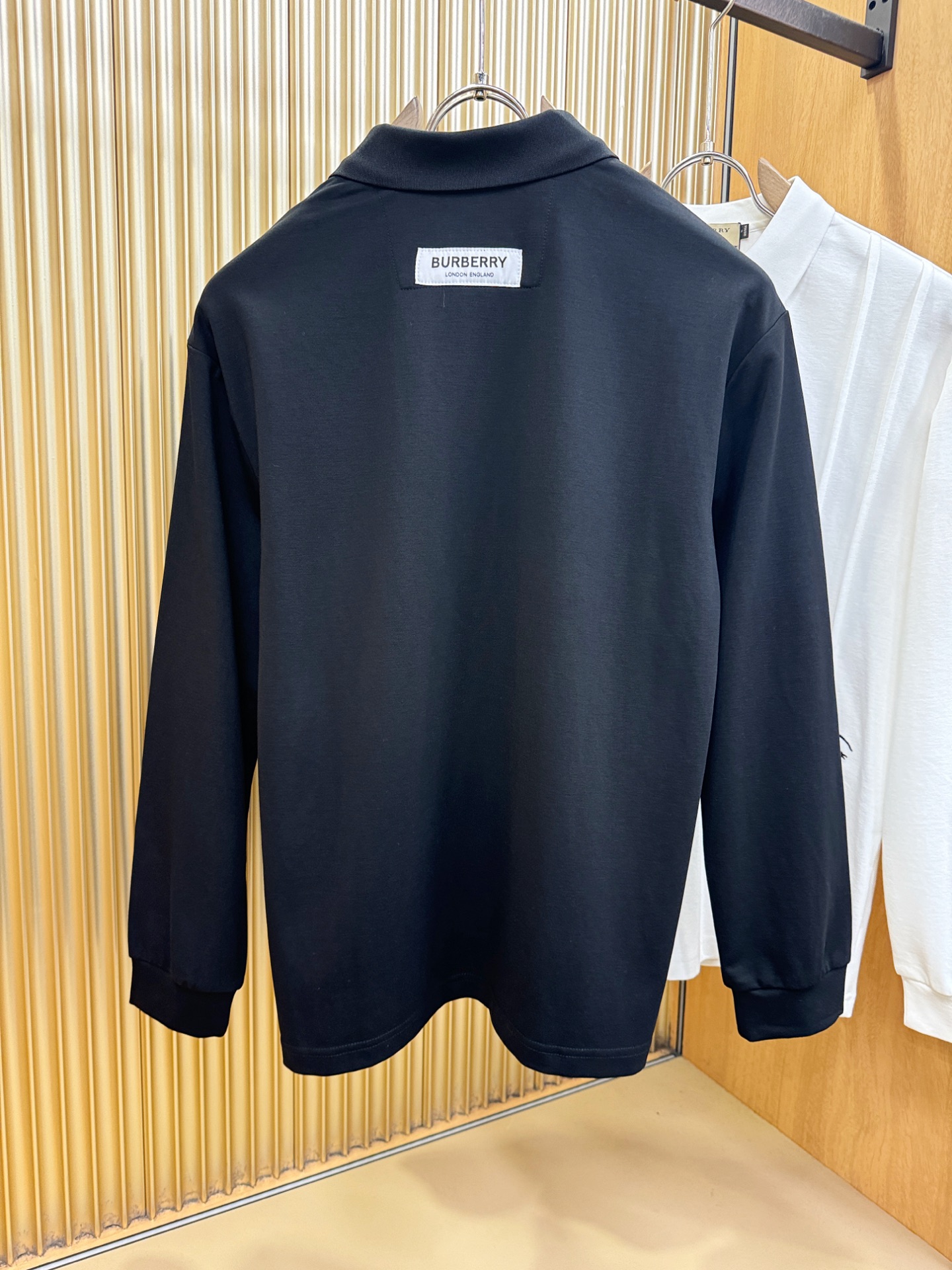 BURBERRY巴宝莉 2026秋季新品，官网同步 经典大气百搭Polo领长袖T恤，顶级原版面料，质感细腻 超柔软亲肤触