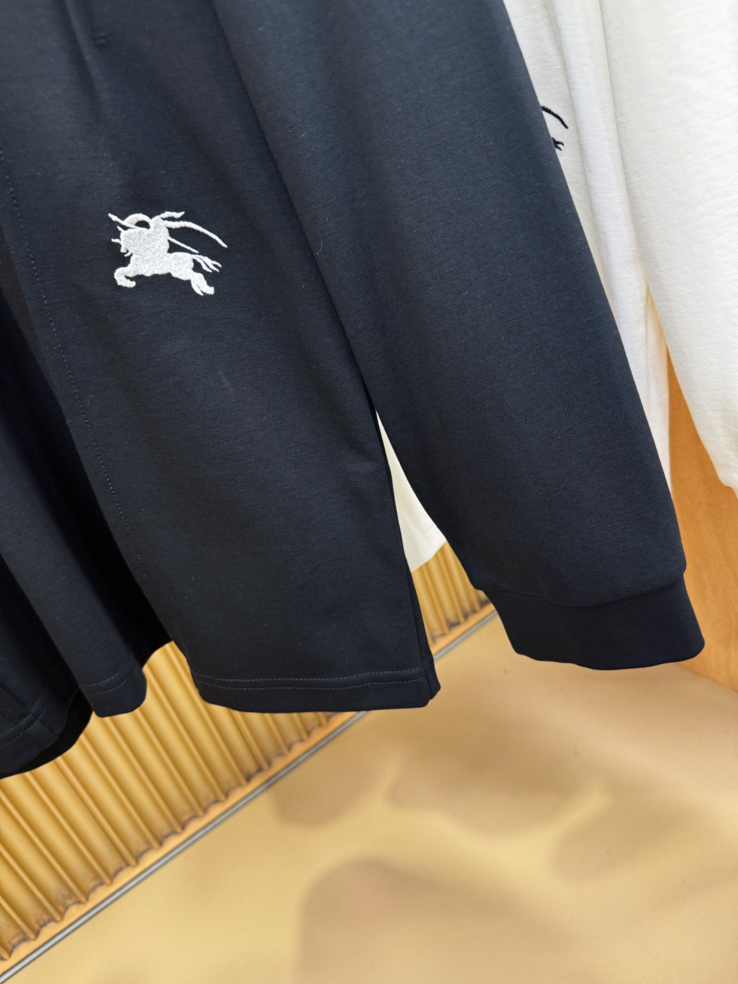 BURBERRY巴宝莉 2026秋季新品，官网同步 经典大气百搭Polo领长袖T恤，顶级原版面料，质感细腻 超柔软亲肤触