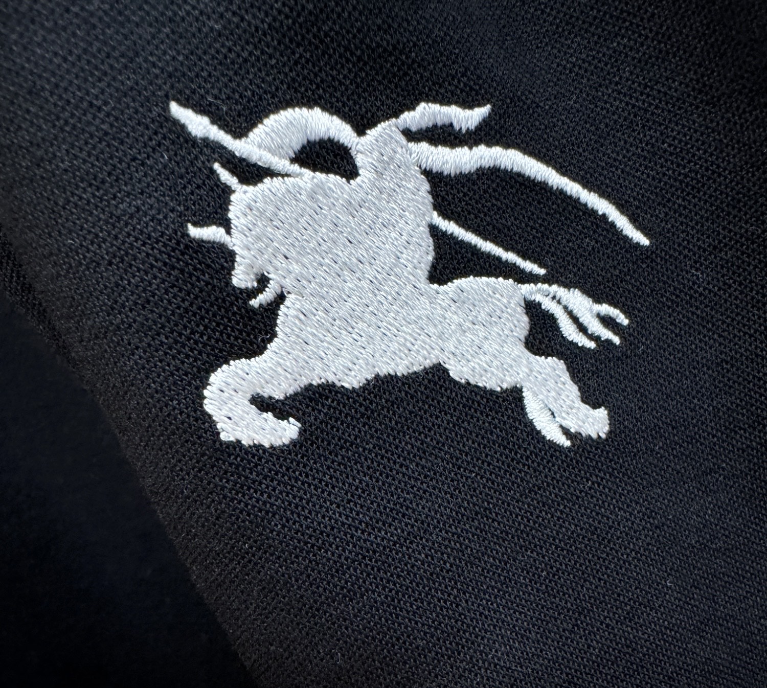 BURBERRY巴宝莉 2026秋季新品，官网同步 经典大气百搭Polo领长袖T恤，顶级原版面料，质感细腻 超柔软亲肤触