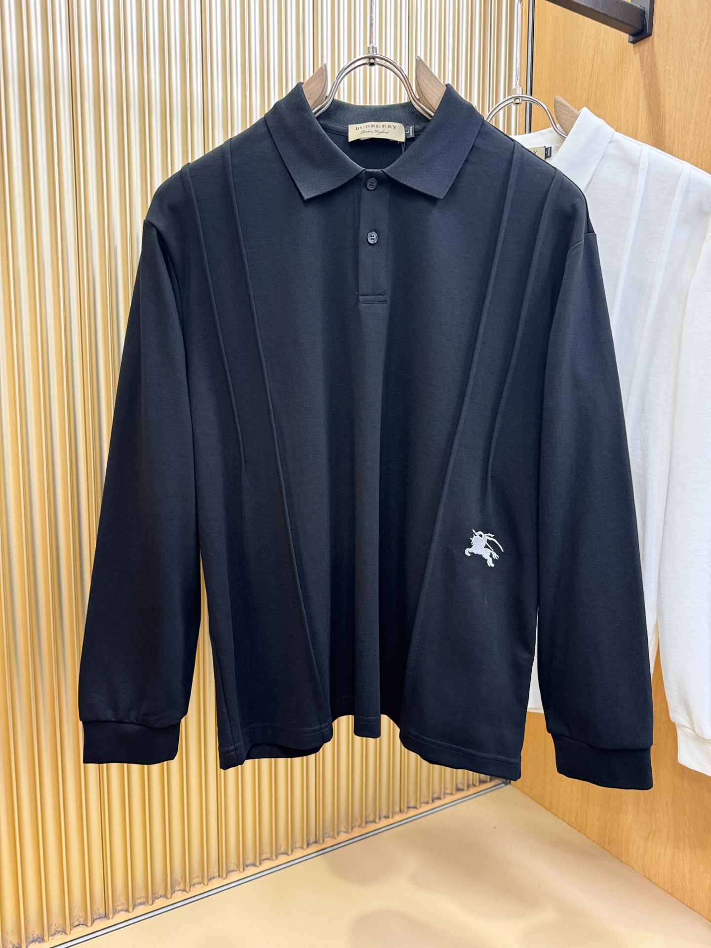 BURBERRY巴宝莉 2026秋季新品，官网同步 经典大气百搭Polo领长袖T恤，顶级原版面料，质感细腻 超柔软亲肤触