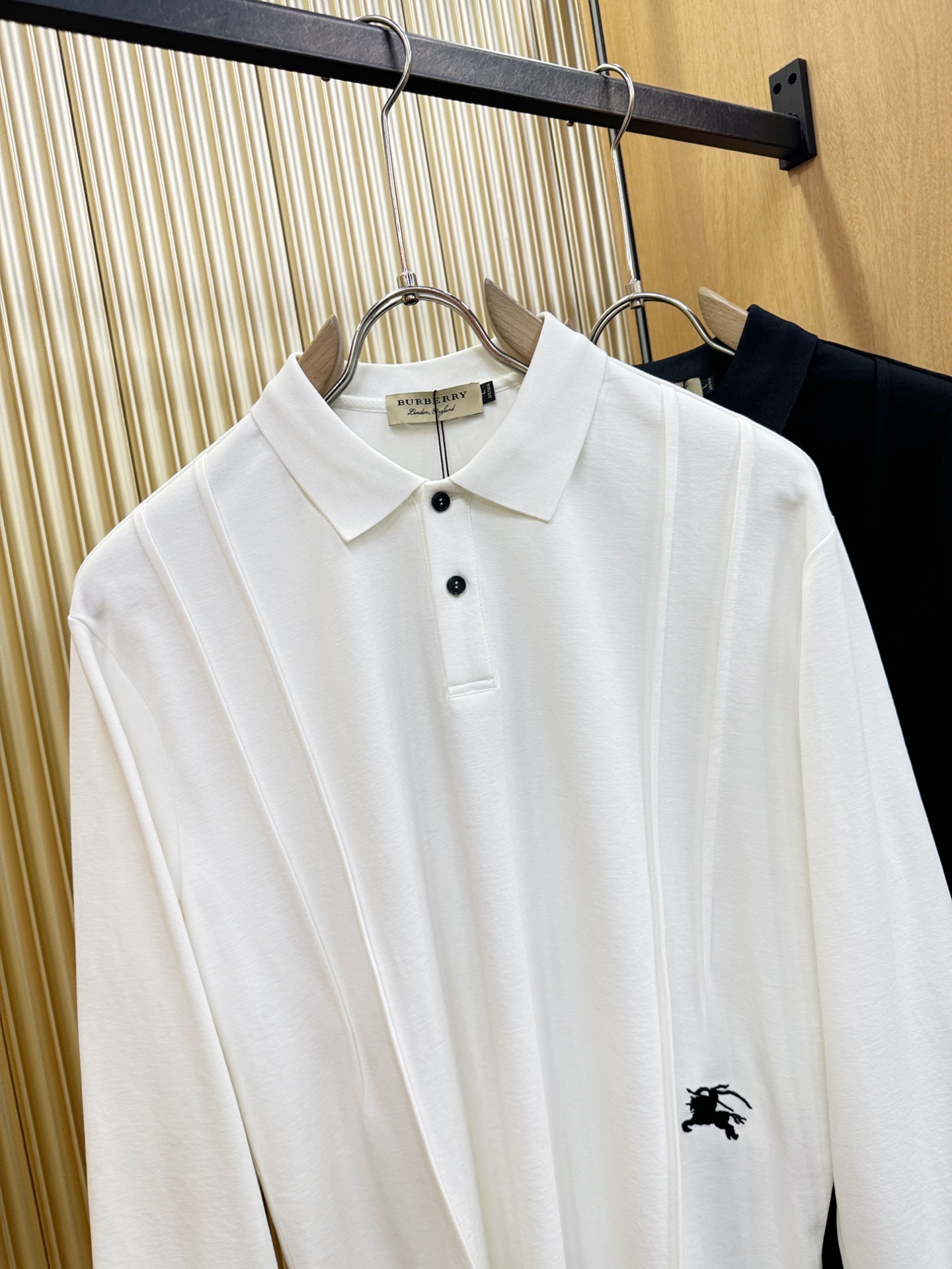 BURBERRY巴宝莉 2026秋季新品，官网同步 经典大气百搭Polo领长袖T恤，顶级原版面料，质感细腻 超柔软亲肤触