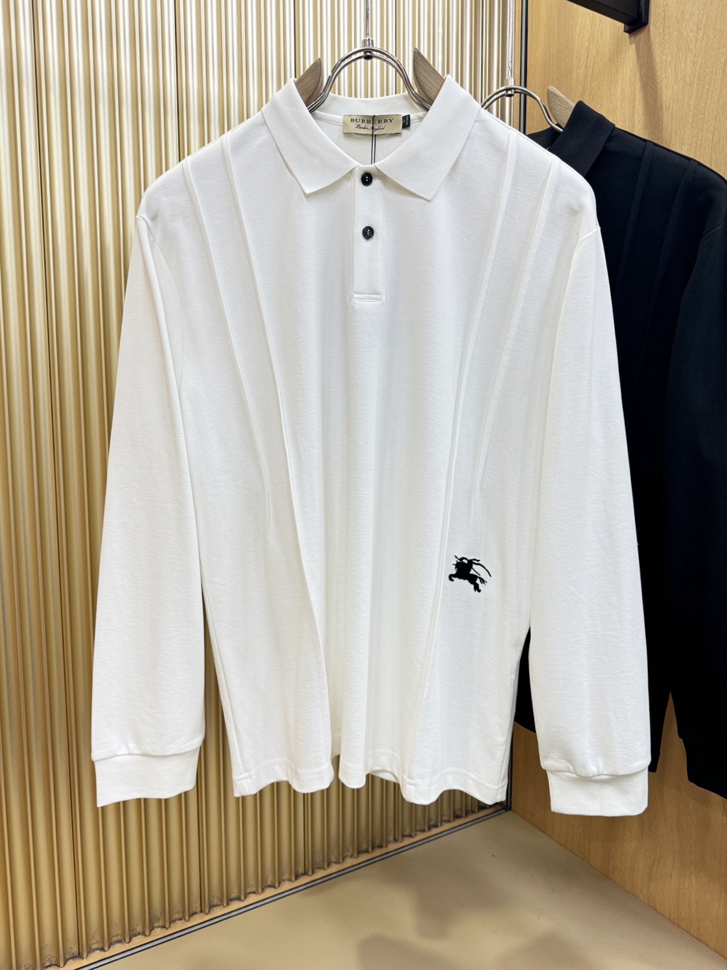 BURBERRY巴宝莉 2026秋季新品，官网同步 经典大气百搭Polo领长袖T恤，顶级原版面料，质感细腻 超柔软亲肤触