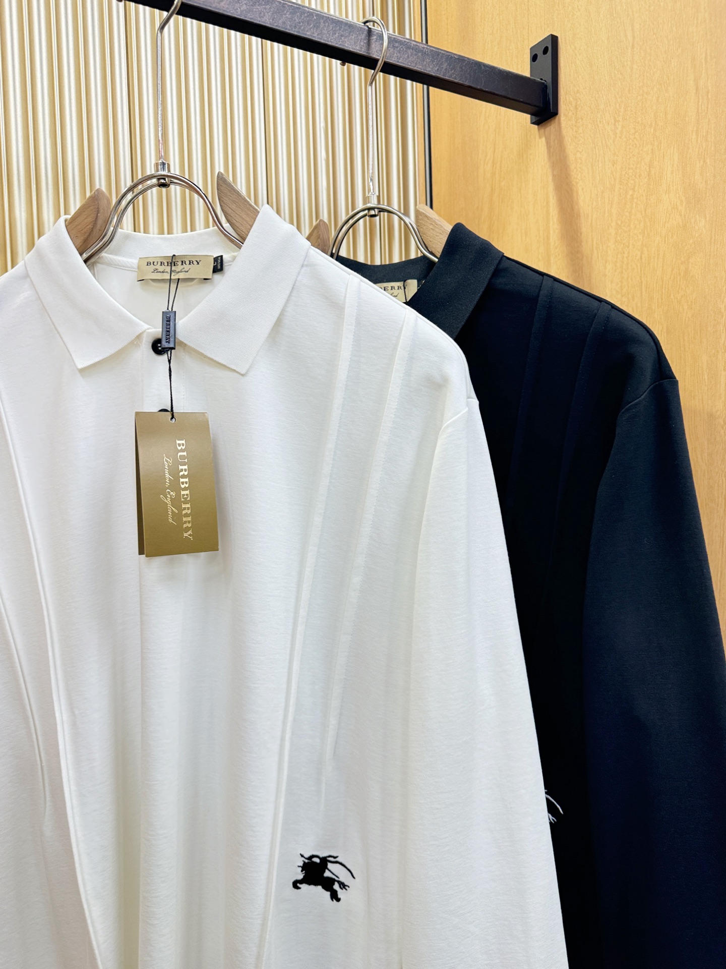 BURBERRY巴宝莉 2026秋季新品，官网同步 经典大气百搭Polo领长袖T恤，顶级原版面料，质感细腻 超柔软亲肤触