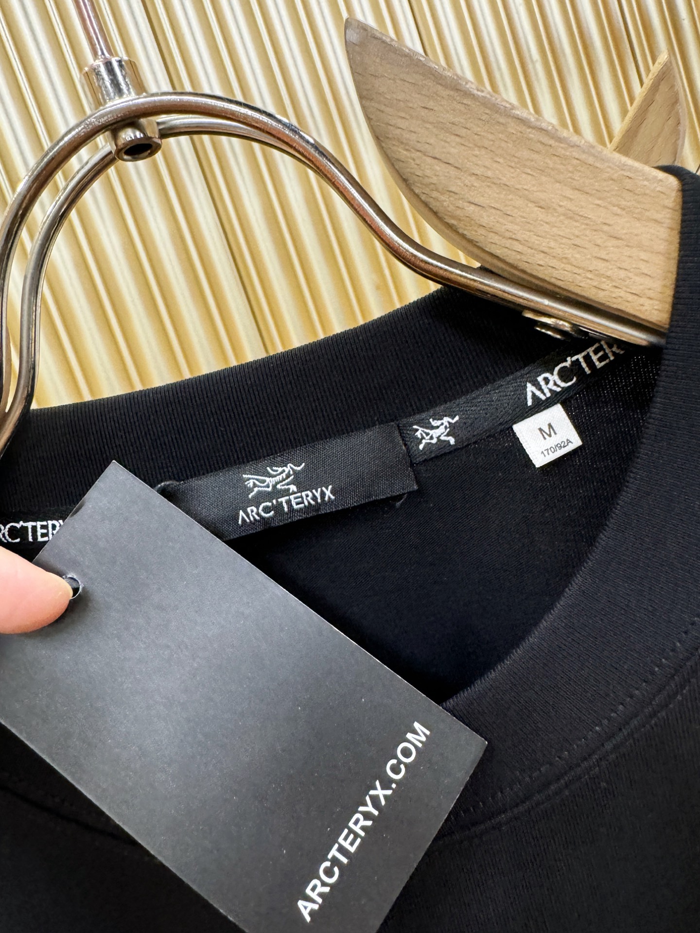 ARC‘TERYX/始祖鸟  2026新款短袖T恤！男女同款！走秀图案时尚休闲短袖T恤衫！设计logo设计！极具设计精选