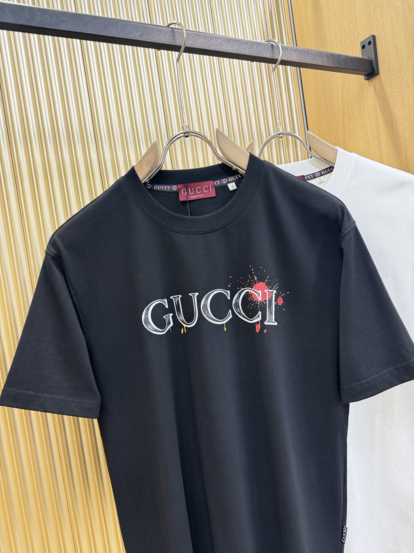 Gucci古奇2026新款短袖T恤！男女同款！走秀图案时尚休闲短袖T恤衫！设计logo设计！极具设计精选客供面料，手感柔