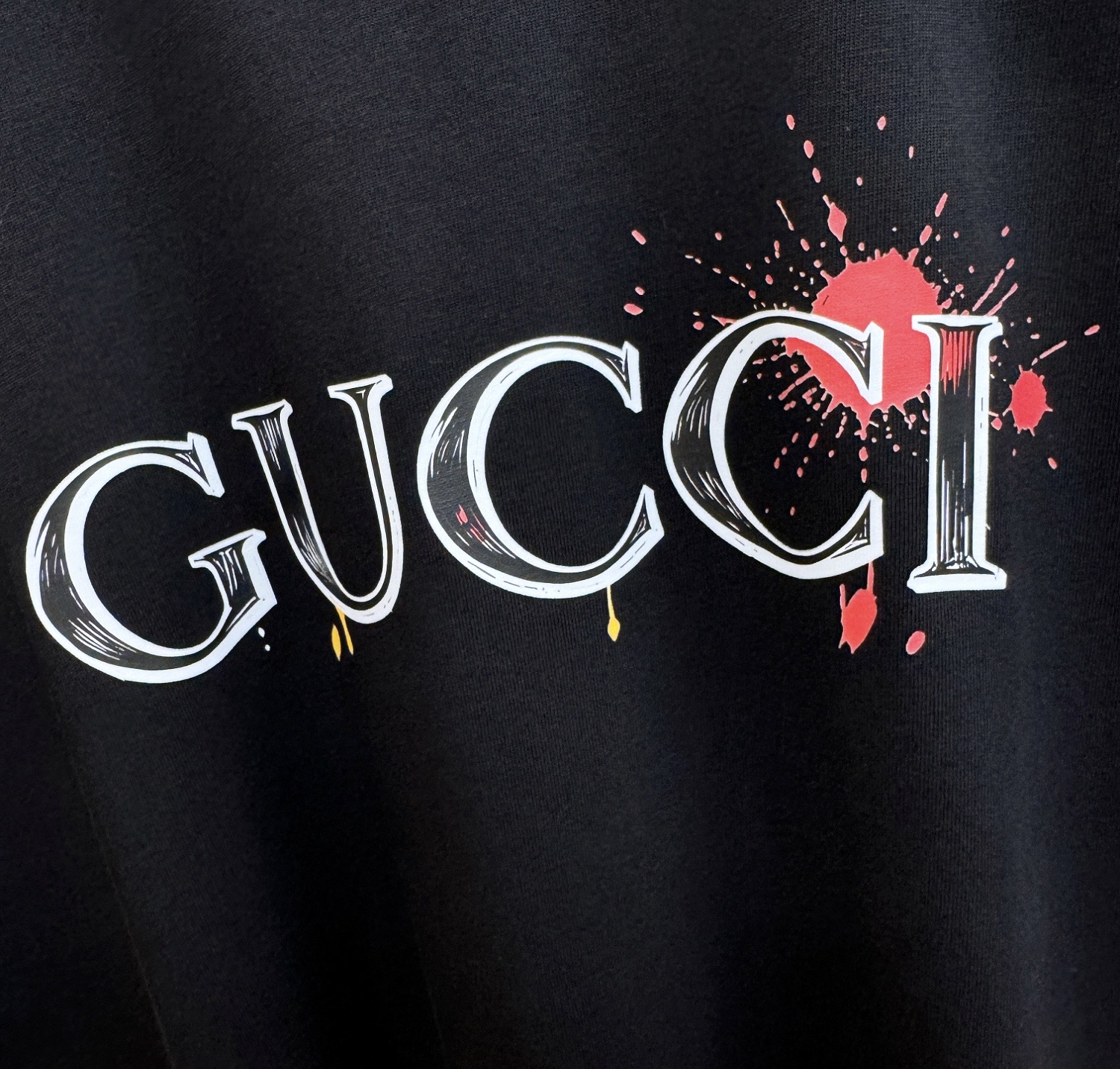 Gucci古奇2026新款短袖T恤！男女同款！走秀图案时尚休闲短袖T恤衫！设计logo设计！极具设计精选客供面料，手感柔