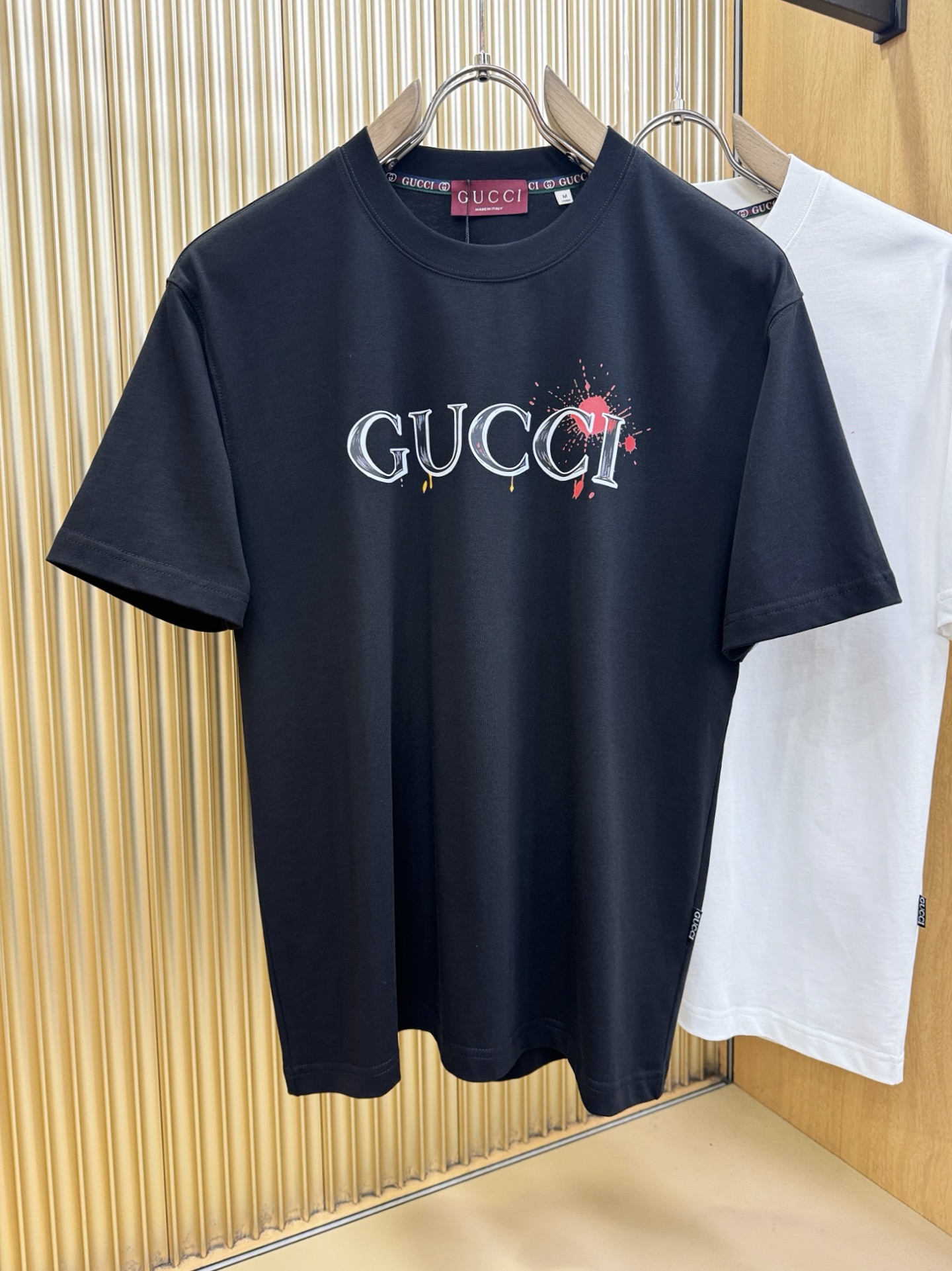 Gucci古奇2026新款短袖T恤！男女同款！走秀图案时尚休闲短袖T恤衫！设计logo设计！极具设计精选客供面料，手感柔
