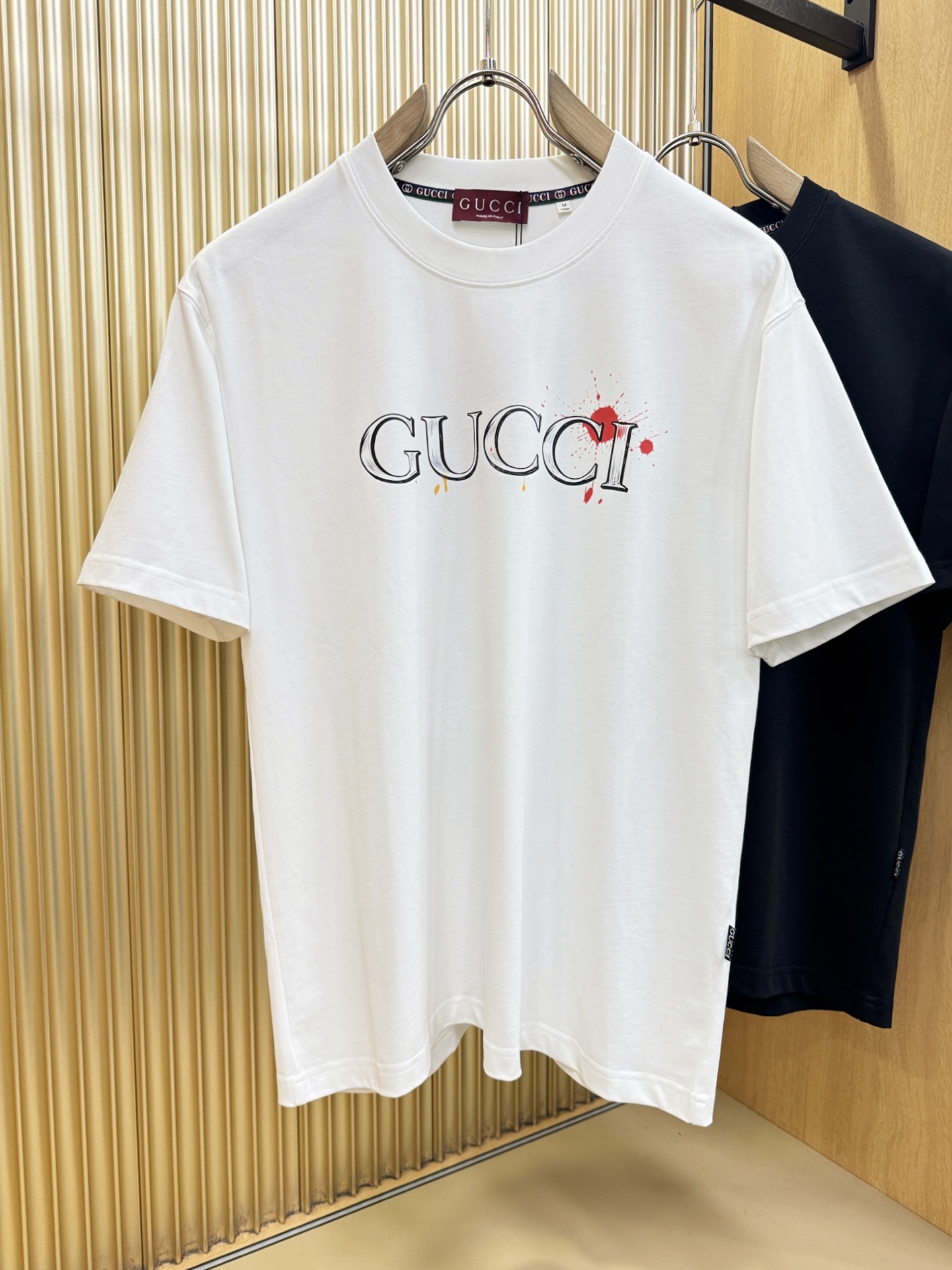 Gucci古奇2026新款短袖T恤！男女同款！走秀图案时尚休闲短袖T恤衫！设计logo设计！极具设计精选客供面料，手感柔