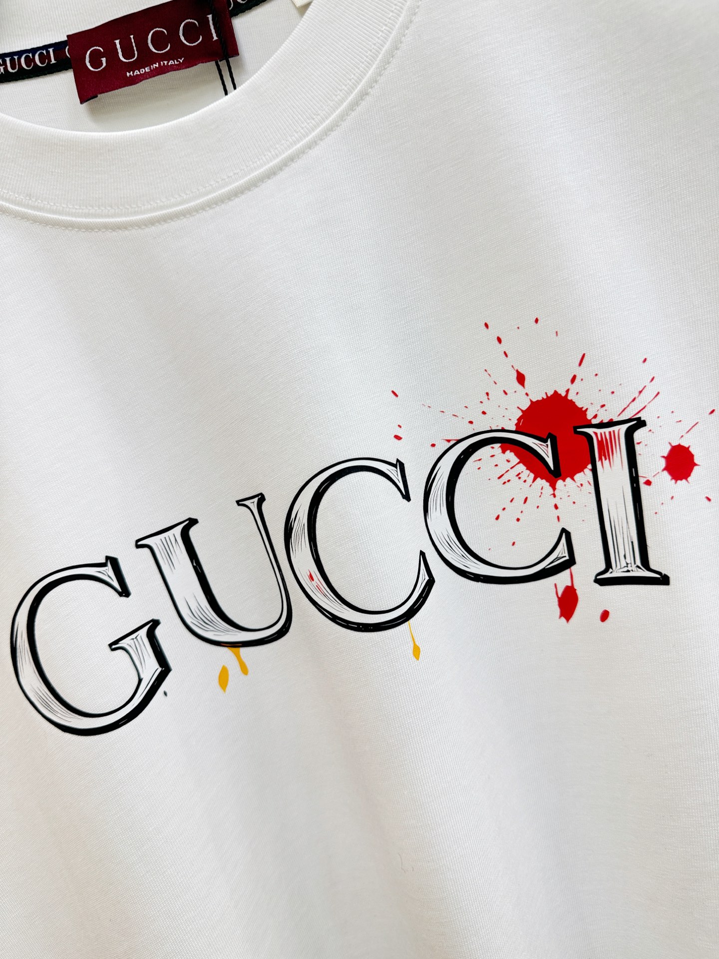 Gucci古奇2026新款短袖T恤！男女同款！走秀图案时尚休闲短袖T恤衫！设计logo设计！极具设计精选客供面料，手感柔