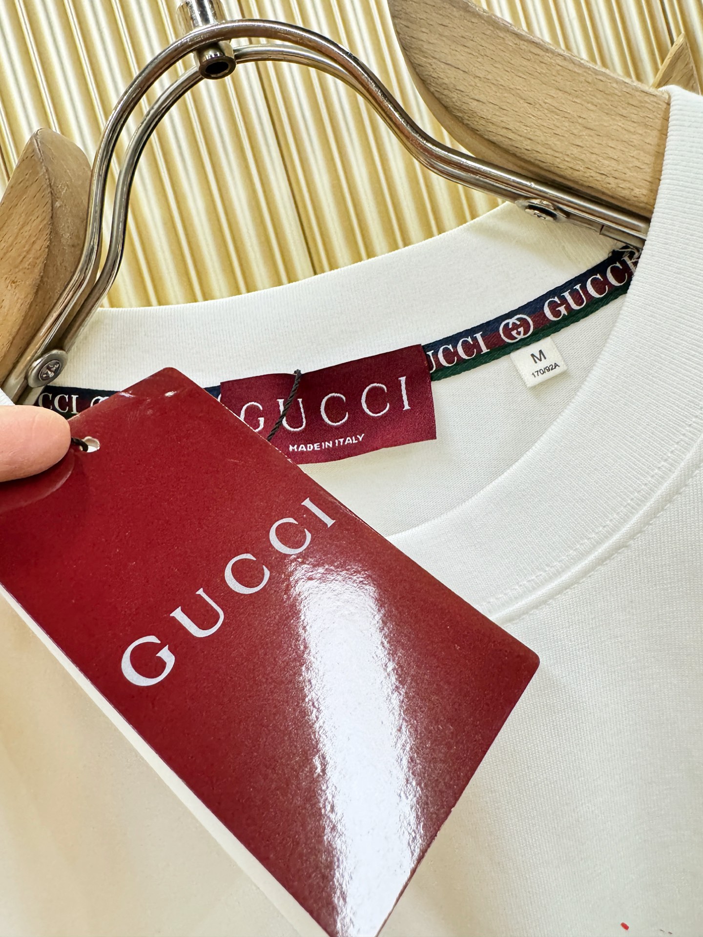 Gucci古奇2026新款短袖T恤！男女同款！走秀图案时尚休闲短袖T恤衫！设计logo设计！极具设计精选客供面料，手感柔