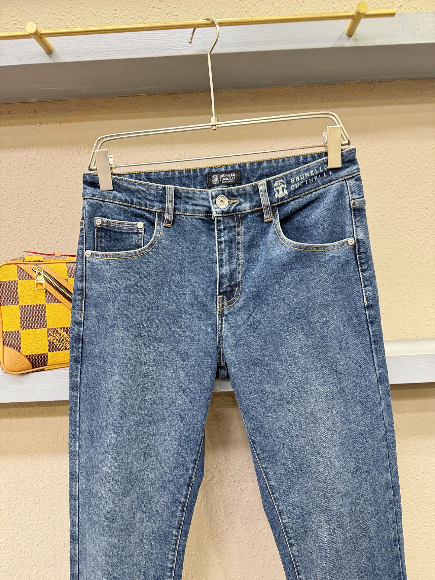 BC布鲁提 专柜新品，原版牛仔裤 原版重工打造，品牌经典LOGO设计，三标齐全！原版五金辅料。专柜定制牛仔面料，完全对版
