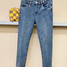 BC布鲁提 专柜新品,原版牛仔裤 原版重工打造,品牌经典LOGO设计,三标齐全!原版五金辅料。专柜定制牛仔面料,完全对版 BC布鲁提 专柜新品,原版牛仔裤 原版重工打造,品牌经典LOGO设计,三标齐全!原版五金辅料。专柜定制牛仔面料,完全对版