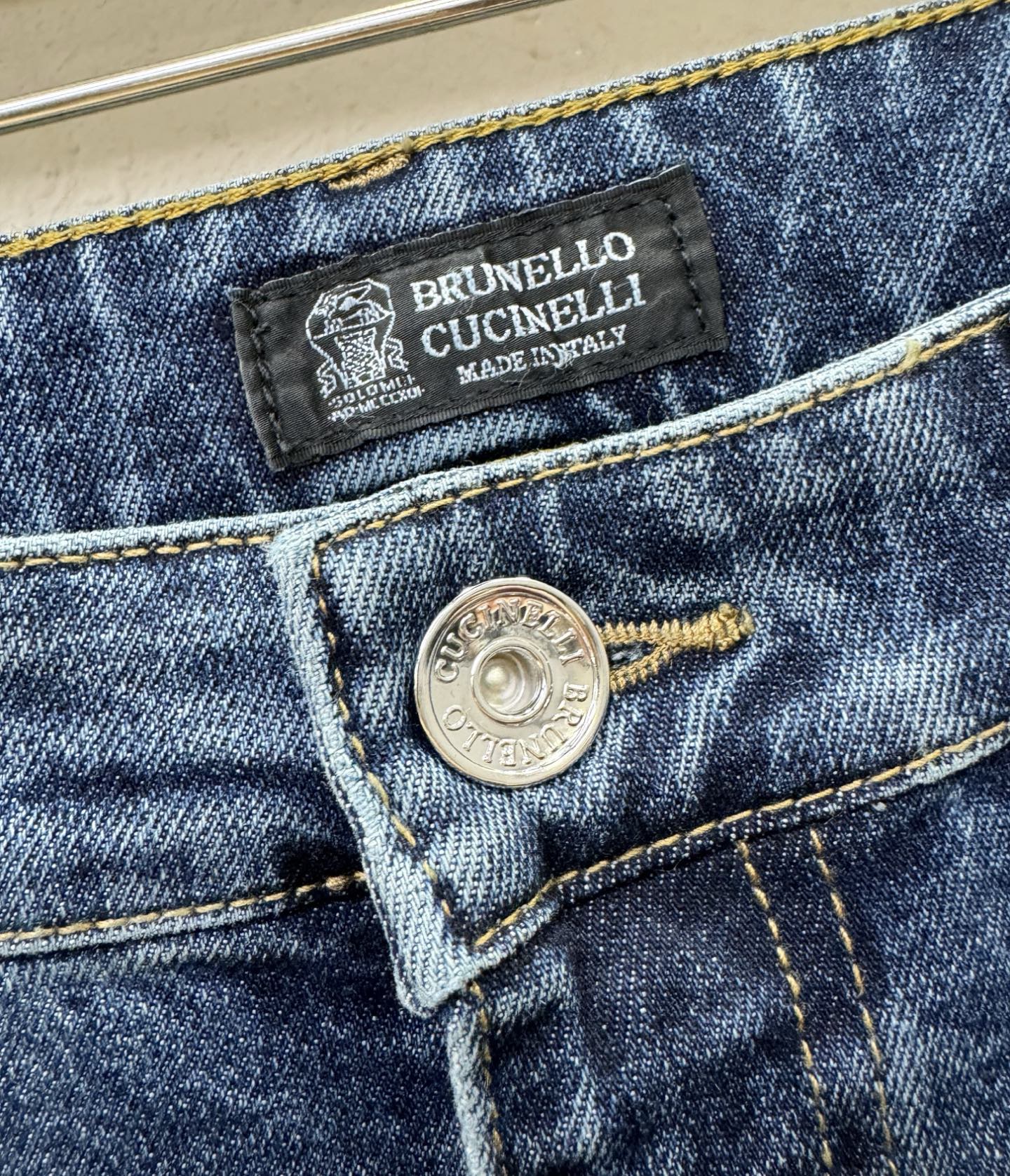 BC布鲁提 专柜新品，原版牛仔裤 原版重工打造，品牌经典LOGO设计，三标齐全！原版五金辅料。专柜定制牛仔面料，完全对版