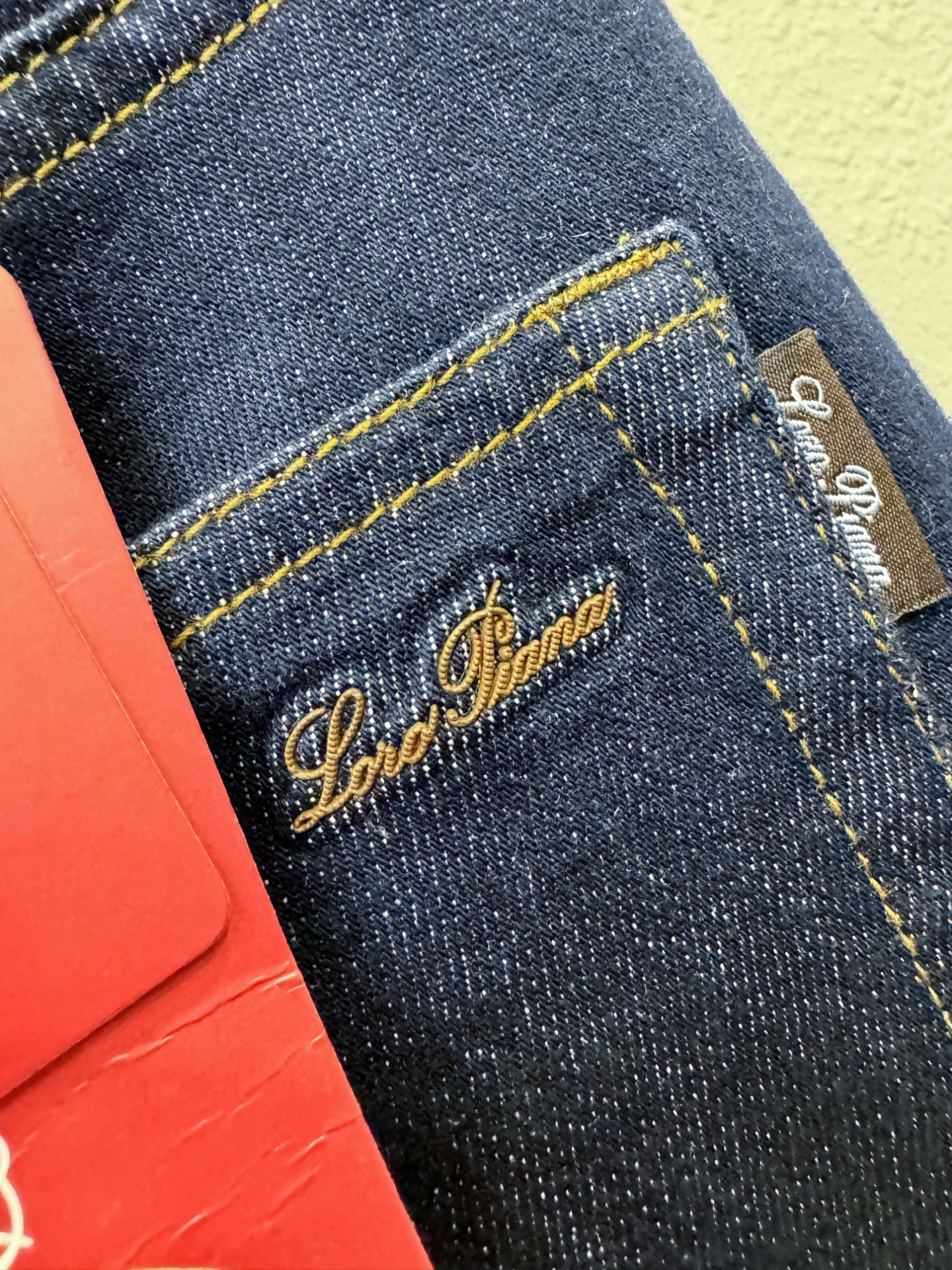 Loro Piana诺悠翩雅 专柜新品，原版牛仔裤 原版重工打造，品牌经典LOGO设计，三标齐全！原版五金辅料。专柜定制