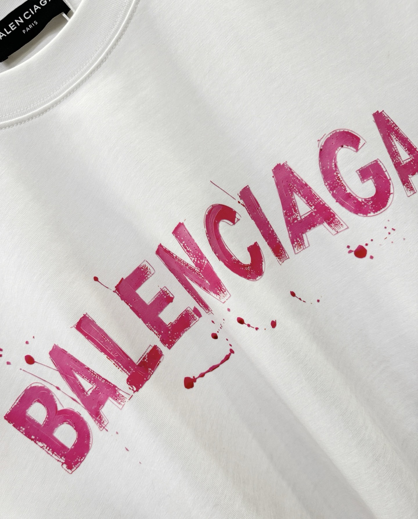 Balenciaga巴黎世家 2026新款短袖T恤！男女同款！走秀图案时尚休闲短袖T恤衫！设计logo设计！极具设计精选