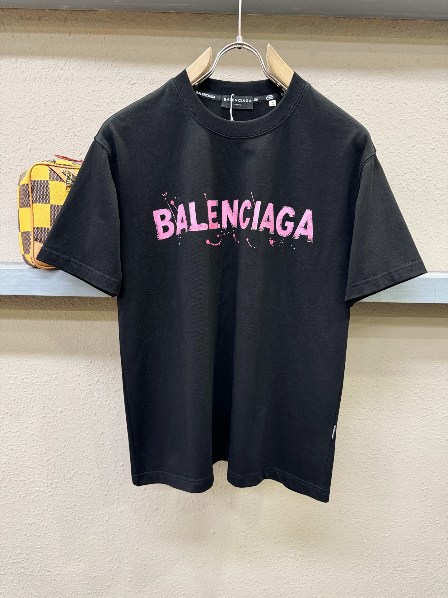 Balenciaga巴黎世家 2026新款短袖T恤！男女同款！走秀图案时尚休闲短袖T恤衫！设计logo设计！极具设计精选