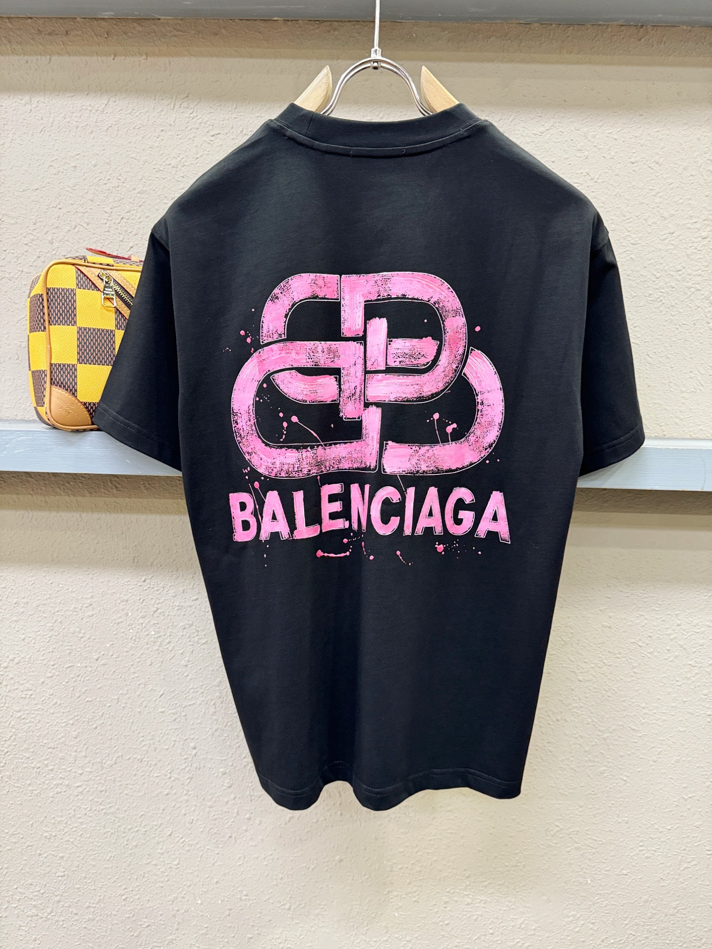 Balenciaga巴黎世家 2026新款短袖T恤！男女同款！走秀图案时尚休闲短袖T恤衫！设计logo设计！极具设计精选