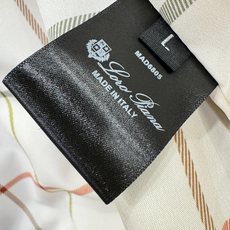 Loro Piana诺悠翩雅 2026秋季新款夹克外套,原单狠货 意大利进口面料时尚夹克外套。欧洲专柜同步,上身更随意大 Loro Piana诺悠翩雅 2026秋季新款夹克外套,原单狠货 意大利进口面料时尚夹克外套。欧洲专柜同步,上身更随意大