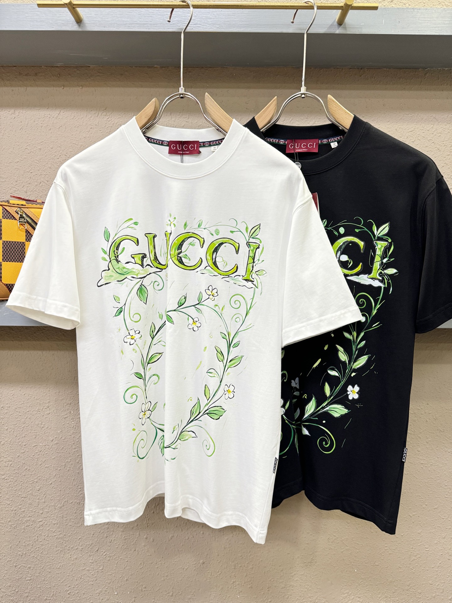 Gucci古奇 2026新款短袖T恤！男女同款！走秀图案时尚休闲短袖T恤衫！设计logo设计！极具设计精选客供面料，手感
