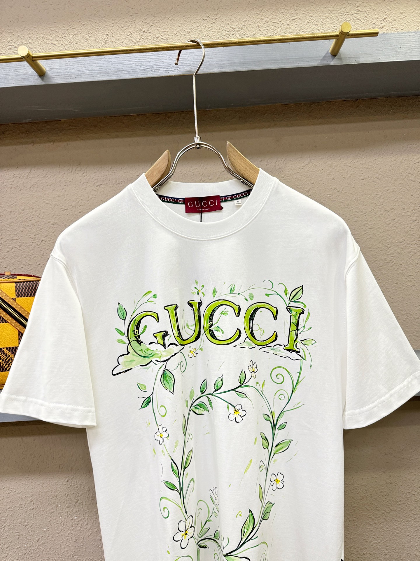 Gucci古奇 2026新款短袖T恤！男女同款！走秀图案时尚休闲短袖T恤衫！设计logo设计！极具设计精选客供面料，手感