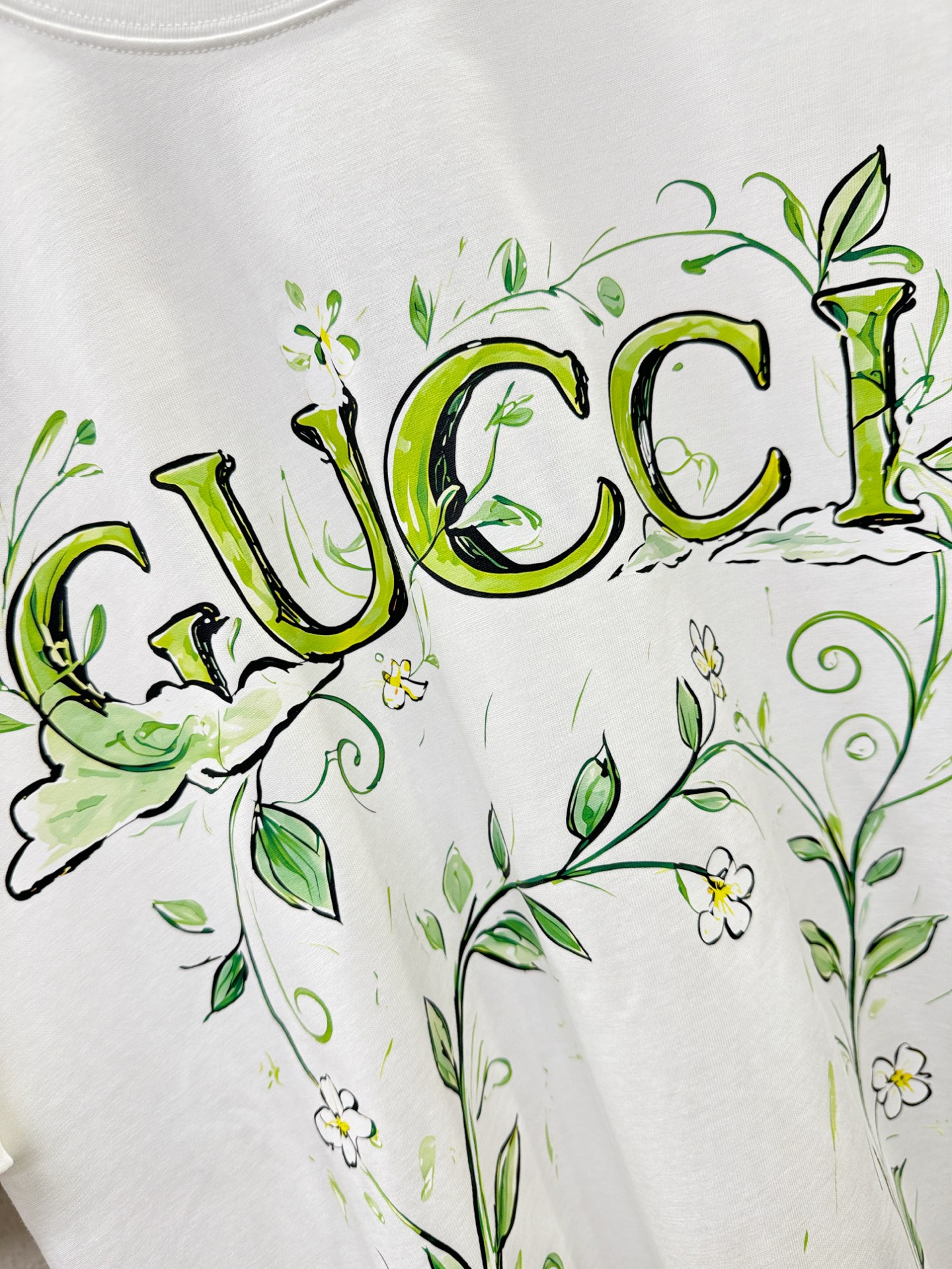 Gucci古奇 2026新款短袖T恤！男女同款！走秀图案时尚休闲短袖T恤衫！设计logo设计！极具设计精选客供面料，手感