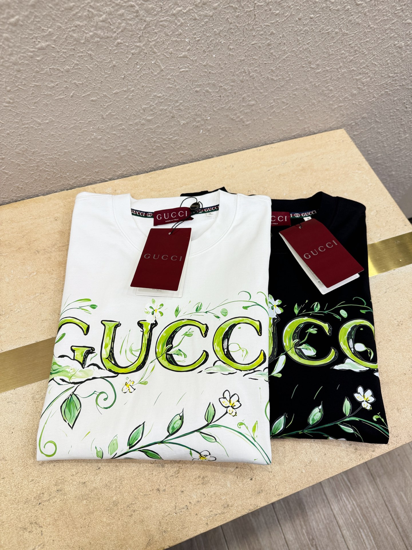 Gucci古奇 2026新款短袖T恤！男女同款！走秀图案时尚休闲短袖T恤衫！设计logo设计！极具设计精选客供面料，手感