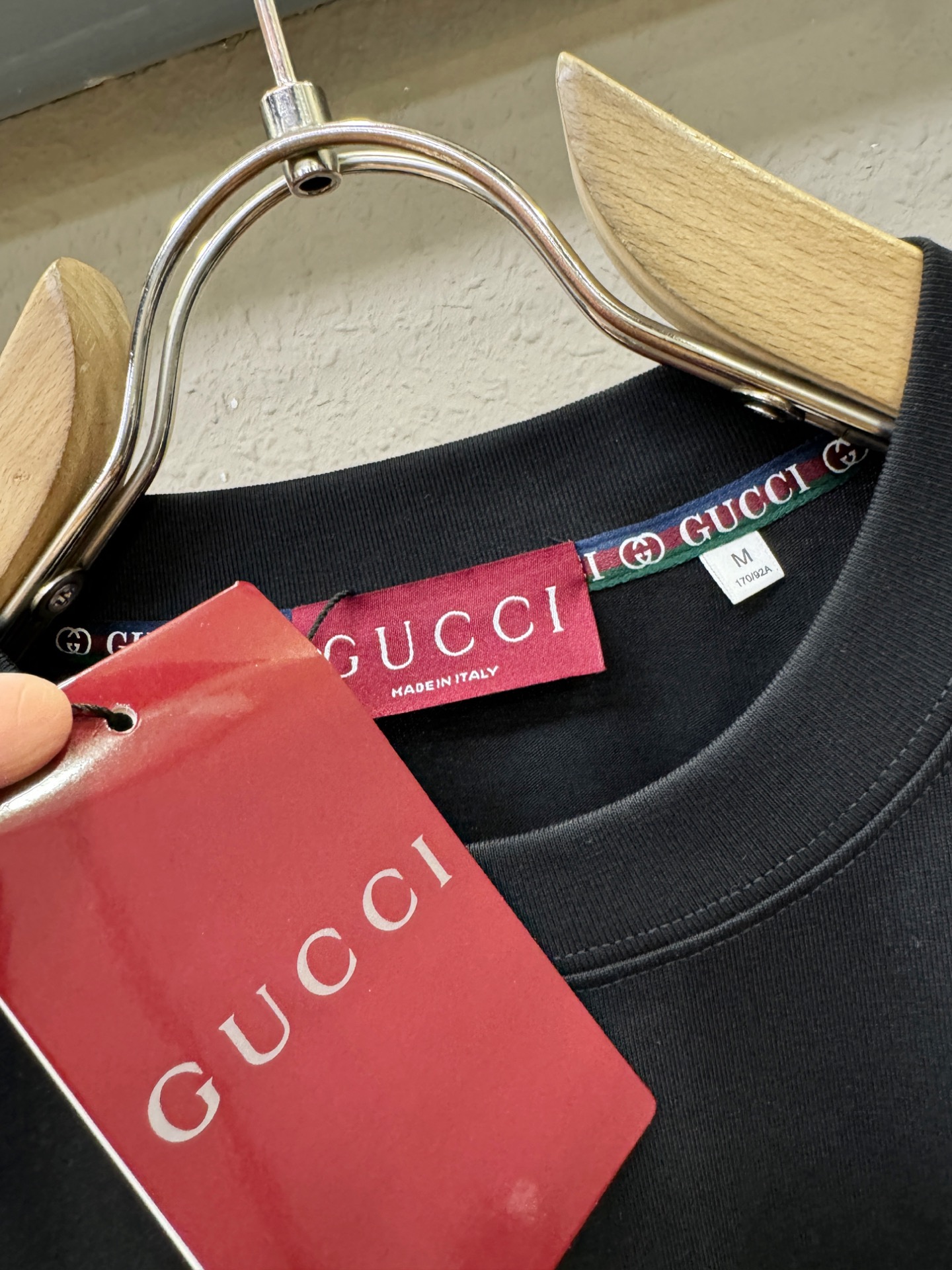 Gucci古奇 2026新款短袖T恤！男女同款！走秀图案时尚休闲短袖T恤衫！设计logo设计！极具设计精选客供面料，手感