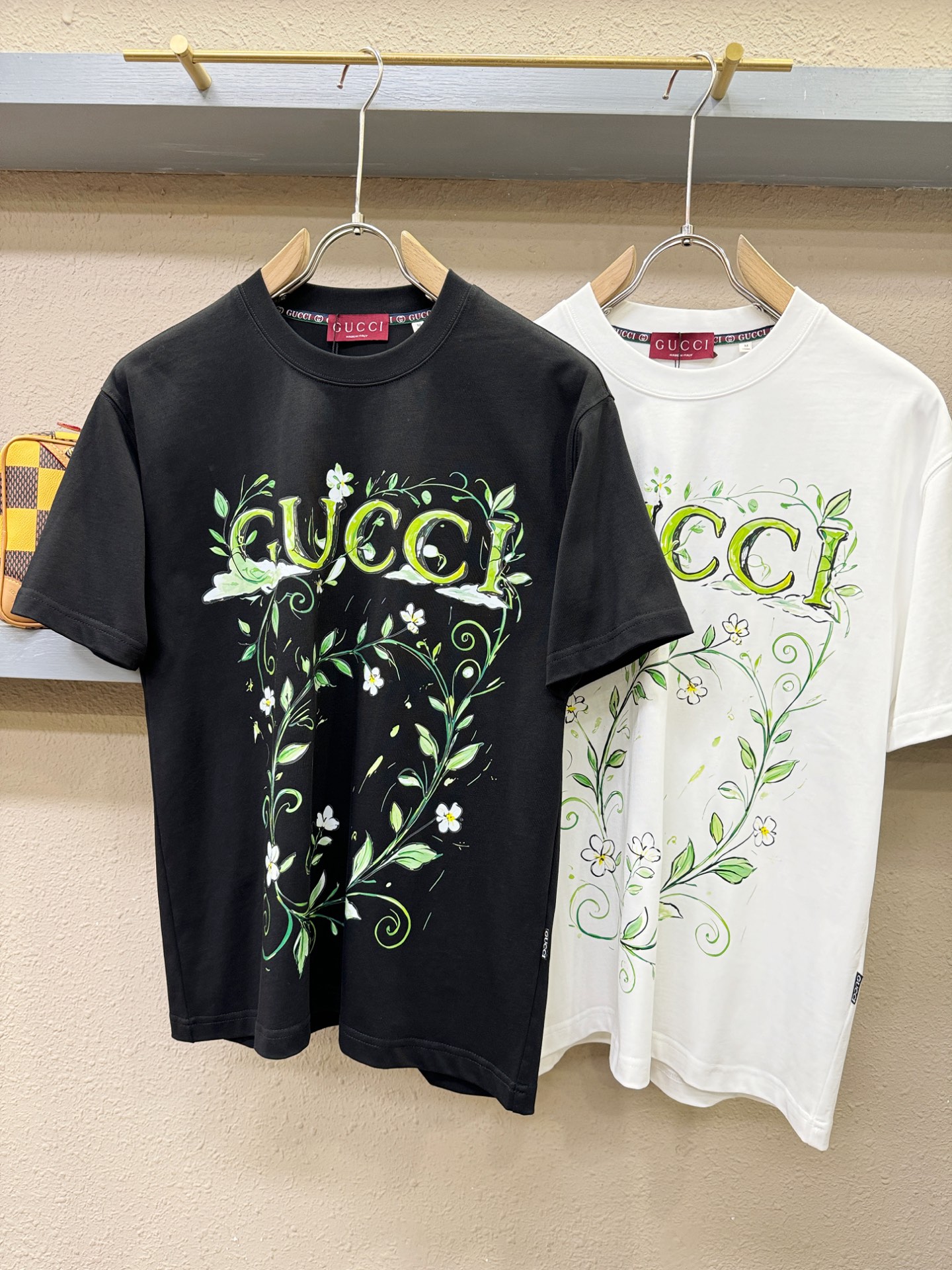 Gucci古奇 2026新款短袖T恤！男女同款！走秀图案时尚休闲短袖T恤衫！设计logo设计！极具设计精选客供面料，手感