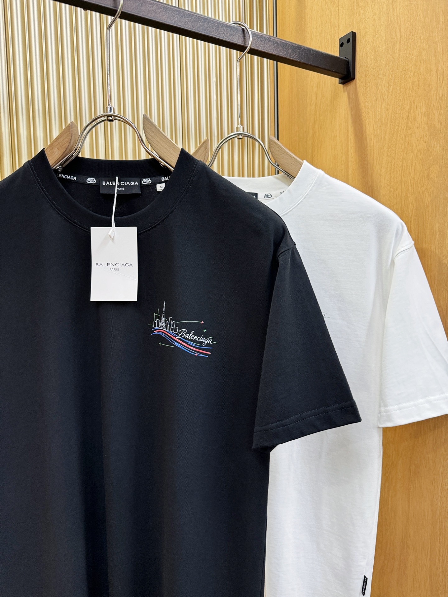 Balenciaga巴黎世家 2026新款短袖T恤！男女同款！走秀图案时尚休闲短袖T恤衫！设计logo设计！极具设计精选