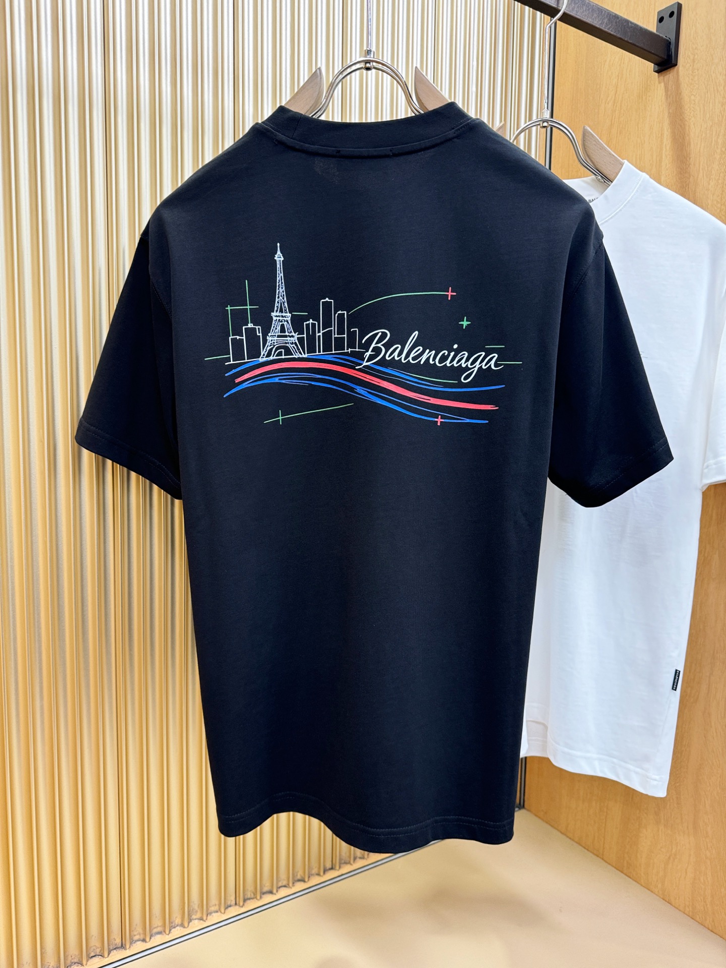 Balenciaga巴黎世家 2026新款短袖T恤！男女同款！走秀图案时尚休闲短袖T恤衫！设计logo设计！极具设计精选