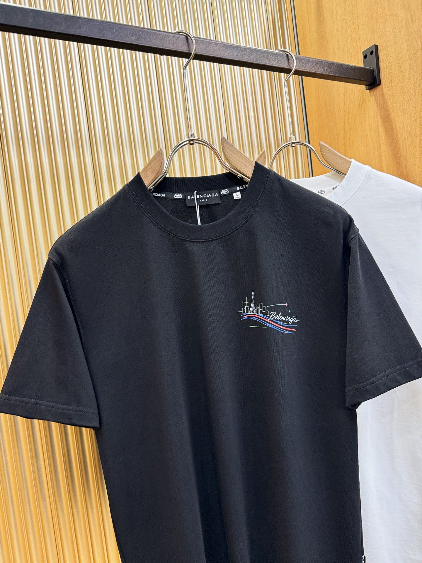 Balenciaga巴黎世家 2026新款短袖T恤！男女同款！走秀图案时尚休闲短袖T恤衫！设计logo设计！极具设计精选