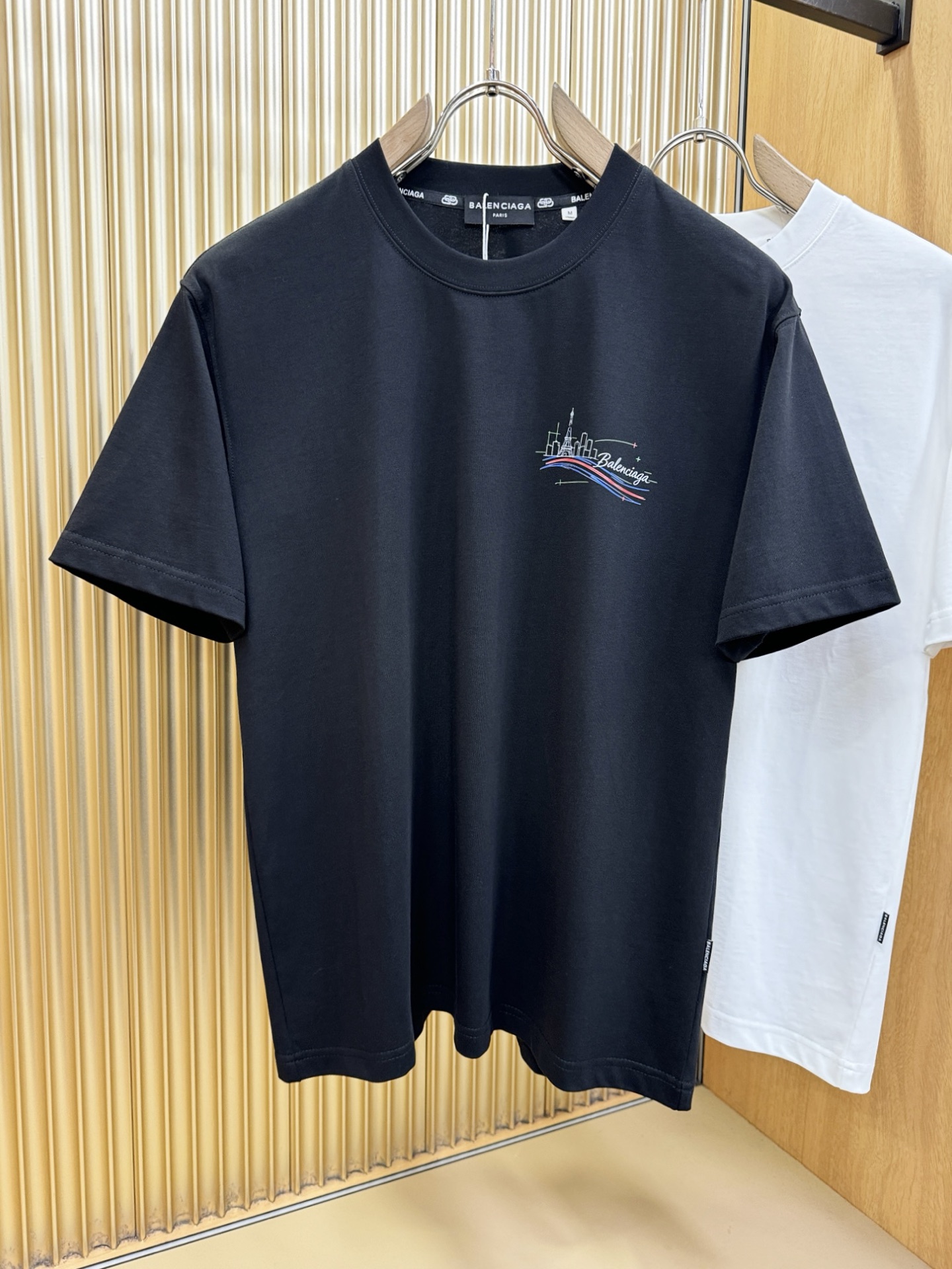 Balenciaga巴黎世家 2026新款短袖T恤！男女同款！走秀图案时尚休闲短袖T恤衫！设计logo设计！极具设计精选