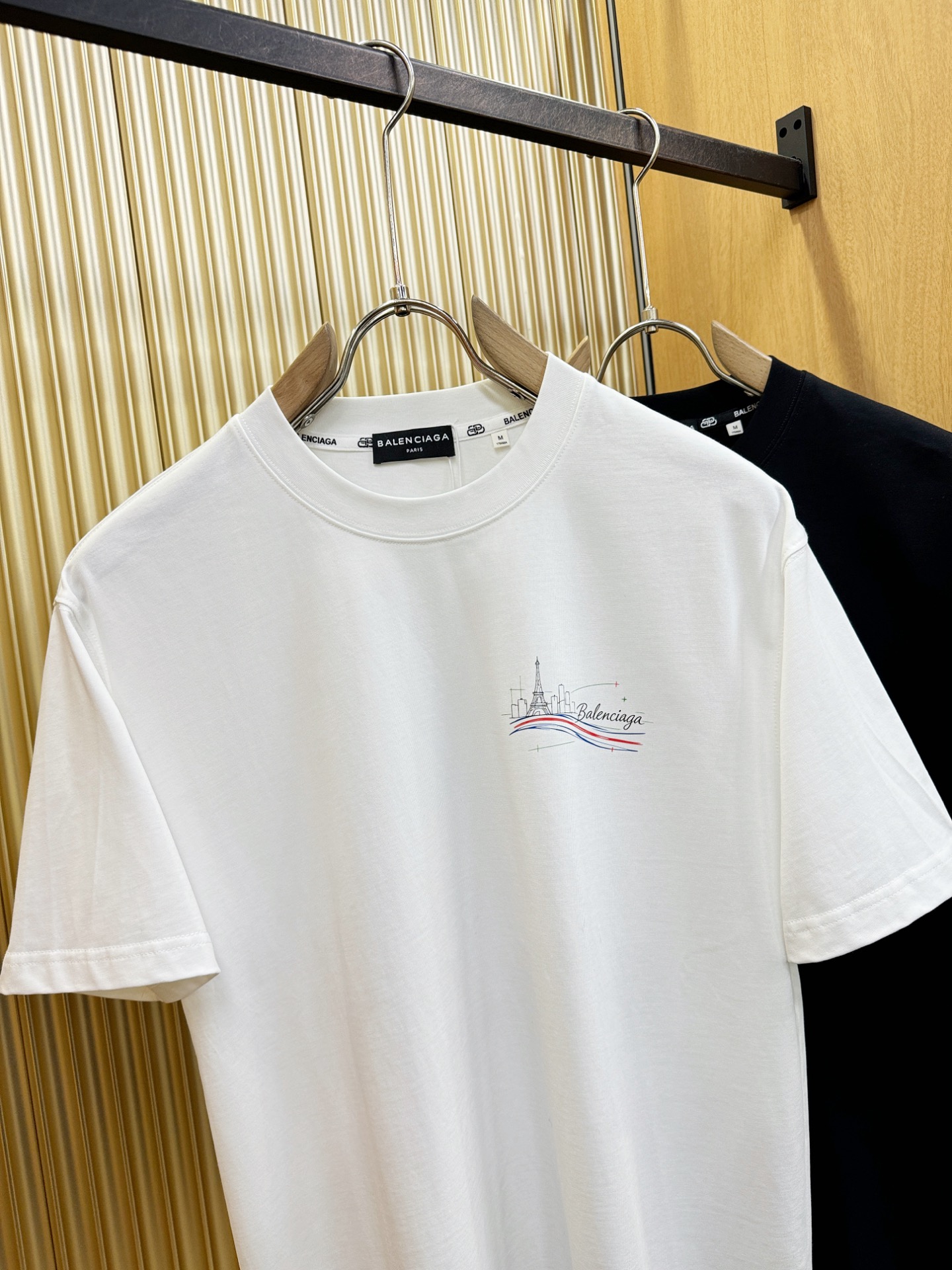 Balenciaga巴黎世家 2026新款短袖T恤！男女同款！走秀图案时尚休闲短袖T恤衫！设计logo设计！极具设计精选