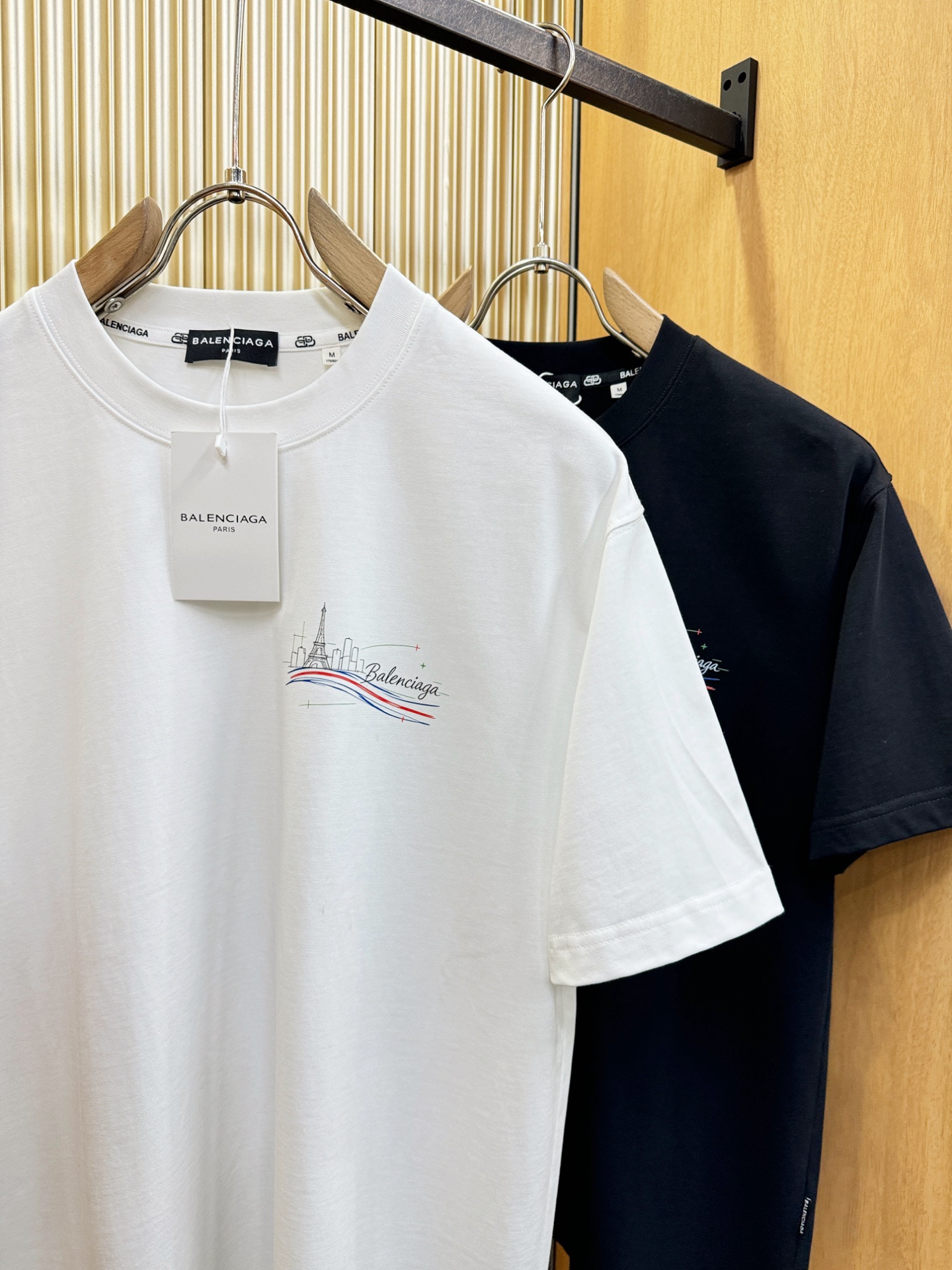 Balenciaga巴黎世家 2026新款短袖T恤！男女同款！走秀图案时尚休闲短袖T恤衫！设计logo设计！极具设计精选